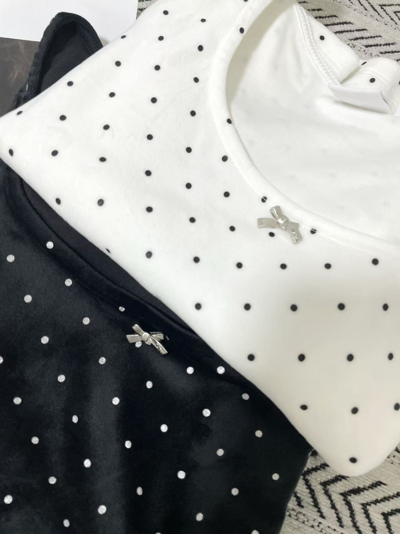 DI0Rベルベット・ポルカドットTシャツ【50％割引+送料無料】