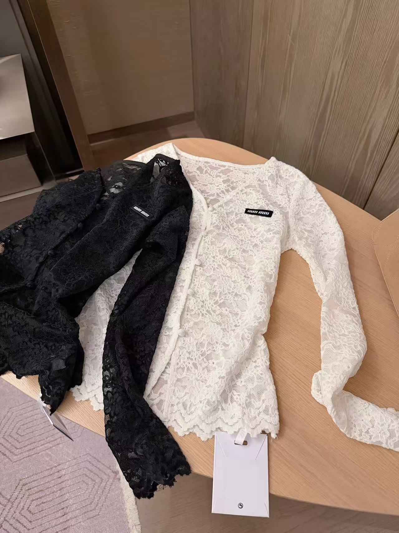 M1UM1U レースボタンアップTシャツ【50％割引+送料無料】