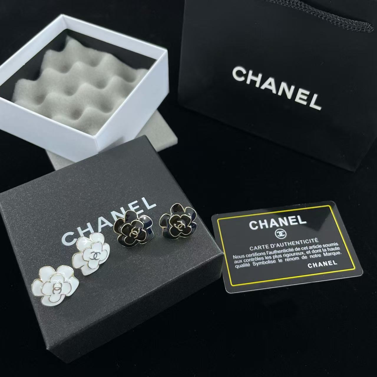 CHANE1 ダブルC カメリアイヤリング【50％割引+送料無料】