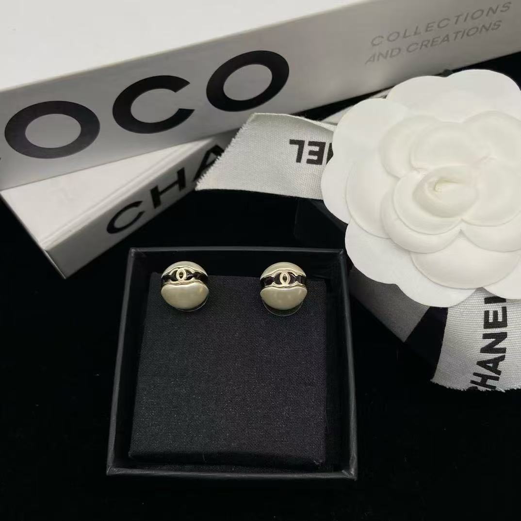 CHANE1 ダブルCパールスタッドピアス【50％割引+送料無料】