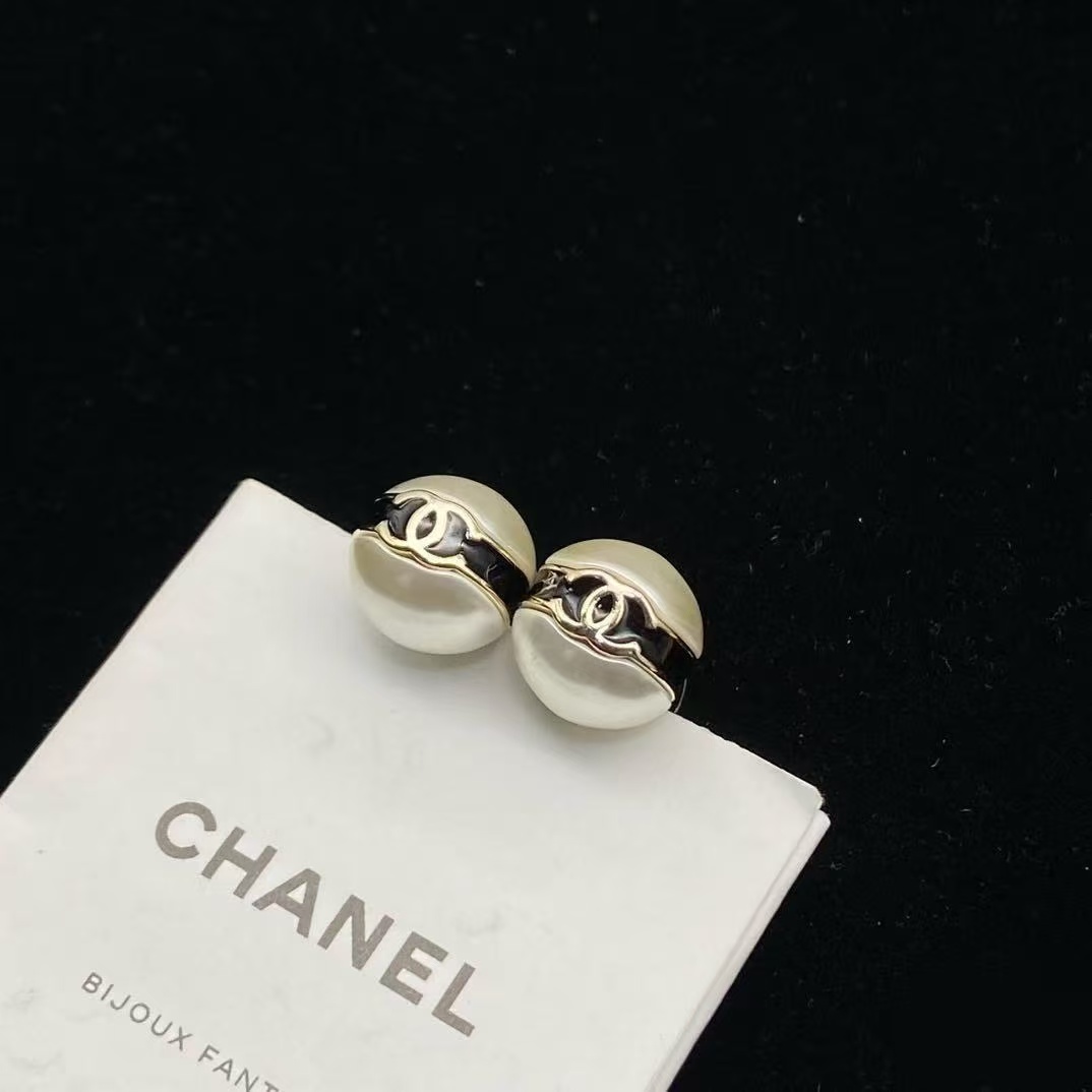 CHANE1 ダブルCパールスタッドピアス【50％割引+送料無料】
