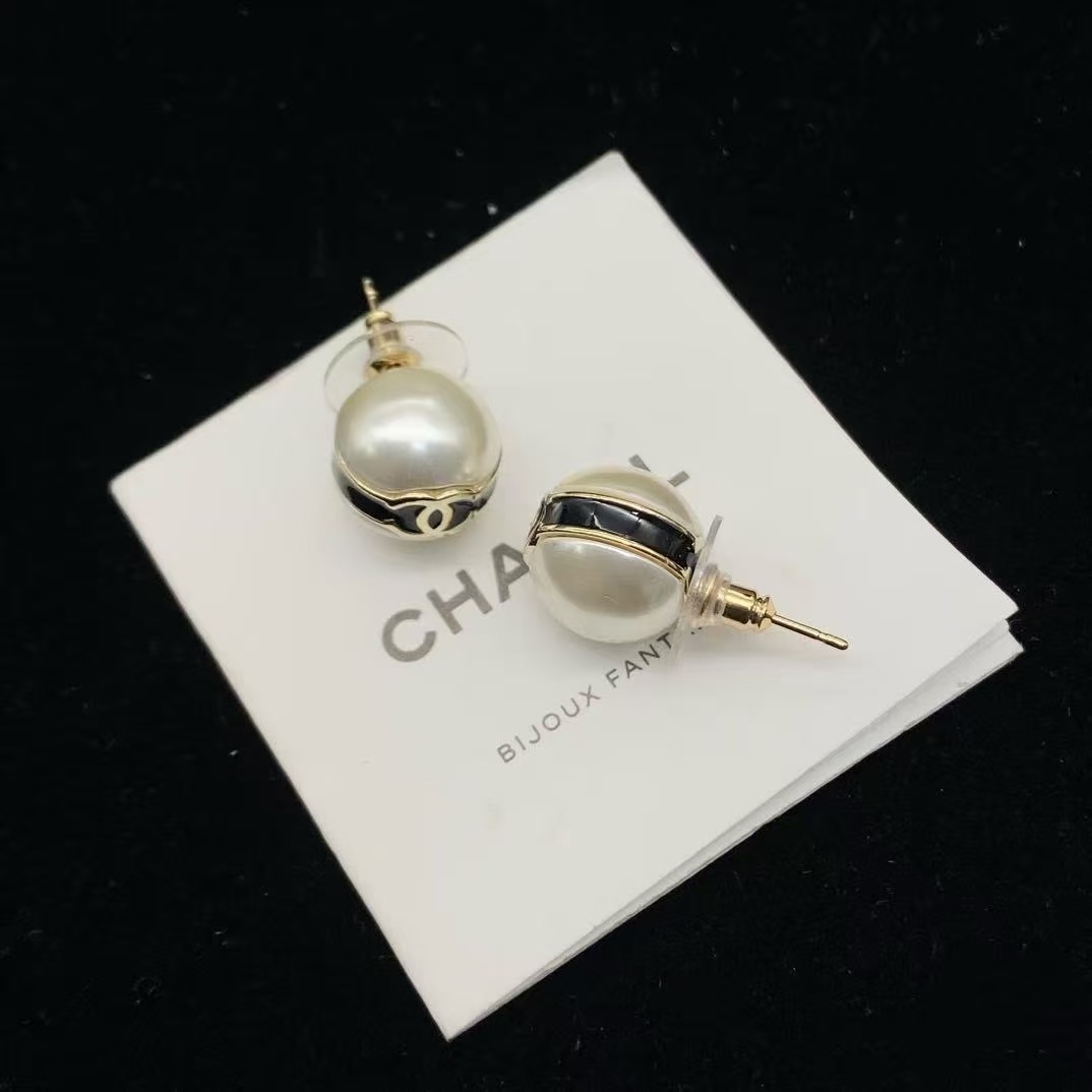 CHANE1 ダブルCパールスタッドピアス【50％割引+送料無料】