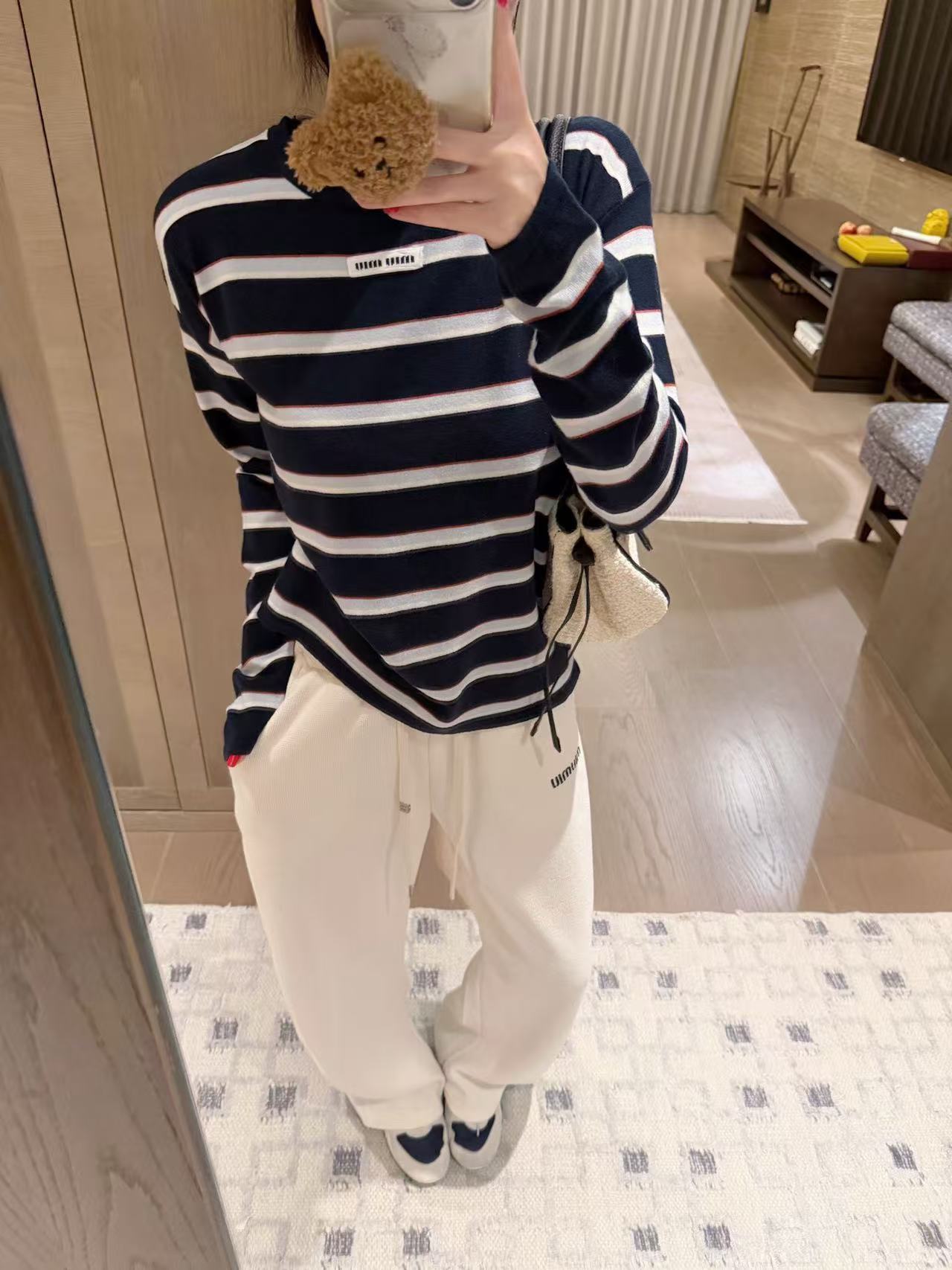 M1UM1U ストライプレター長袖Tシャツ【50％割引+送料無料】