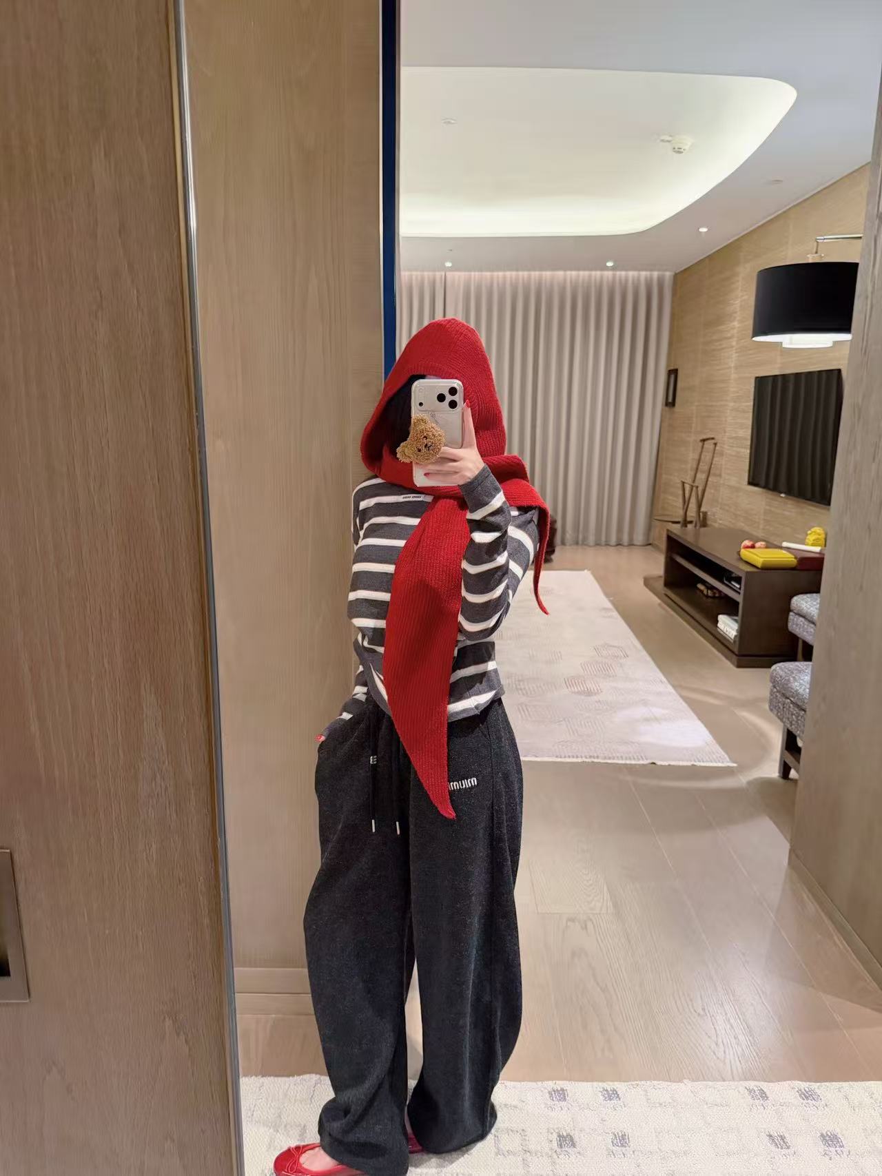 M1UM1U ストライプレター長袖Tシャツ【50％割引+送料無料】