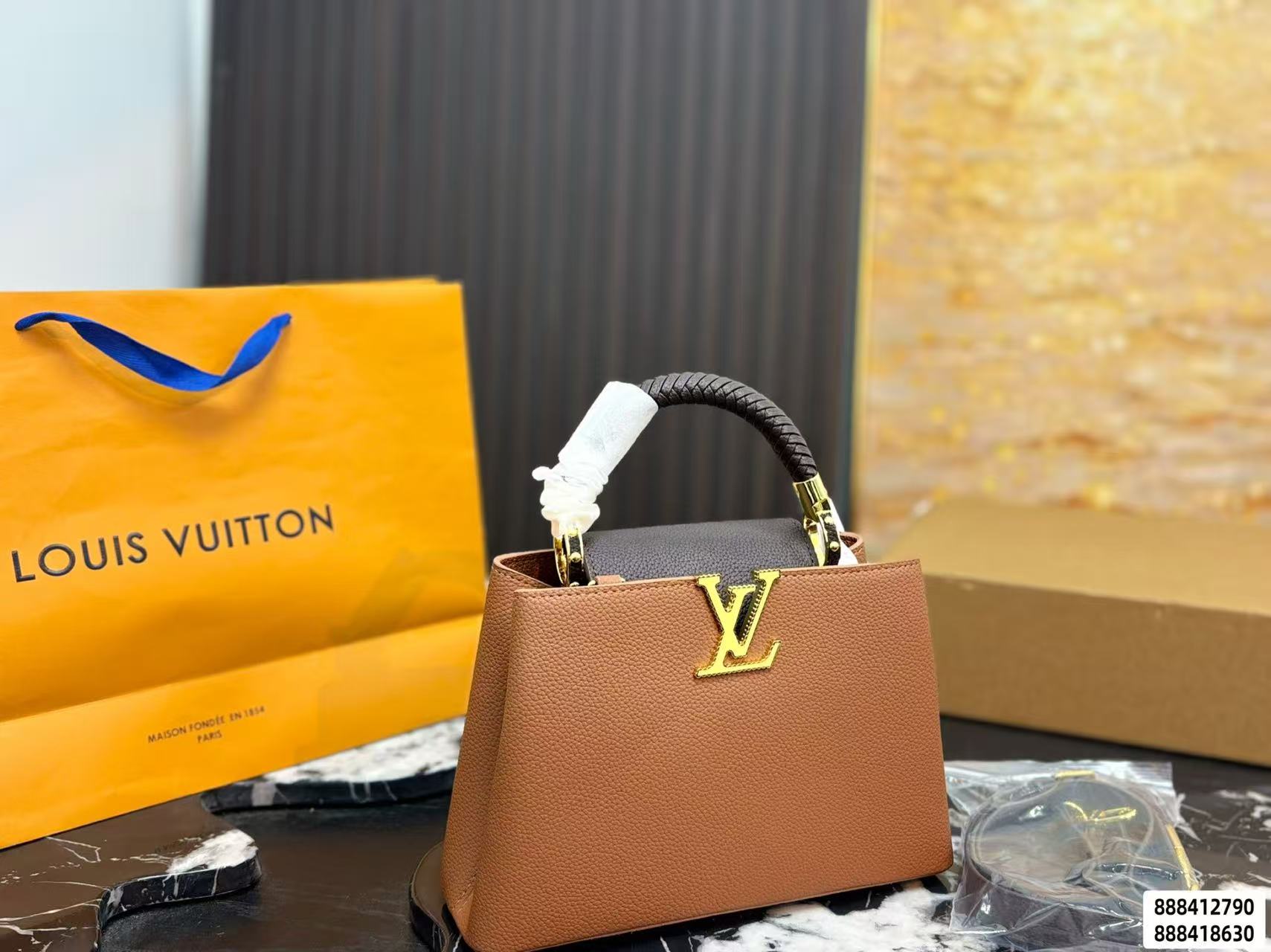 LV Capucines牛革ハンドバッグ【50％割引+送料無料】