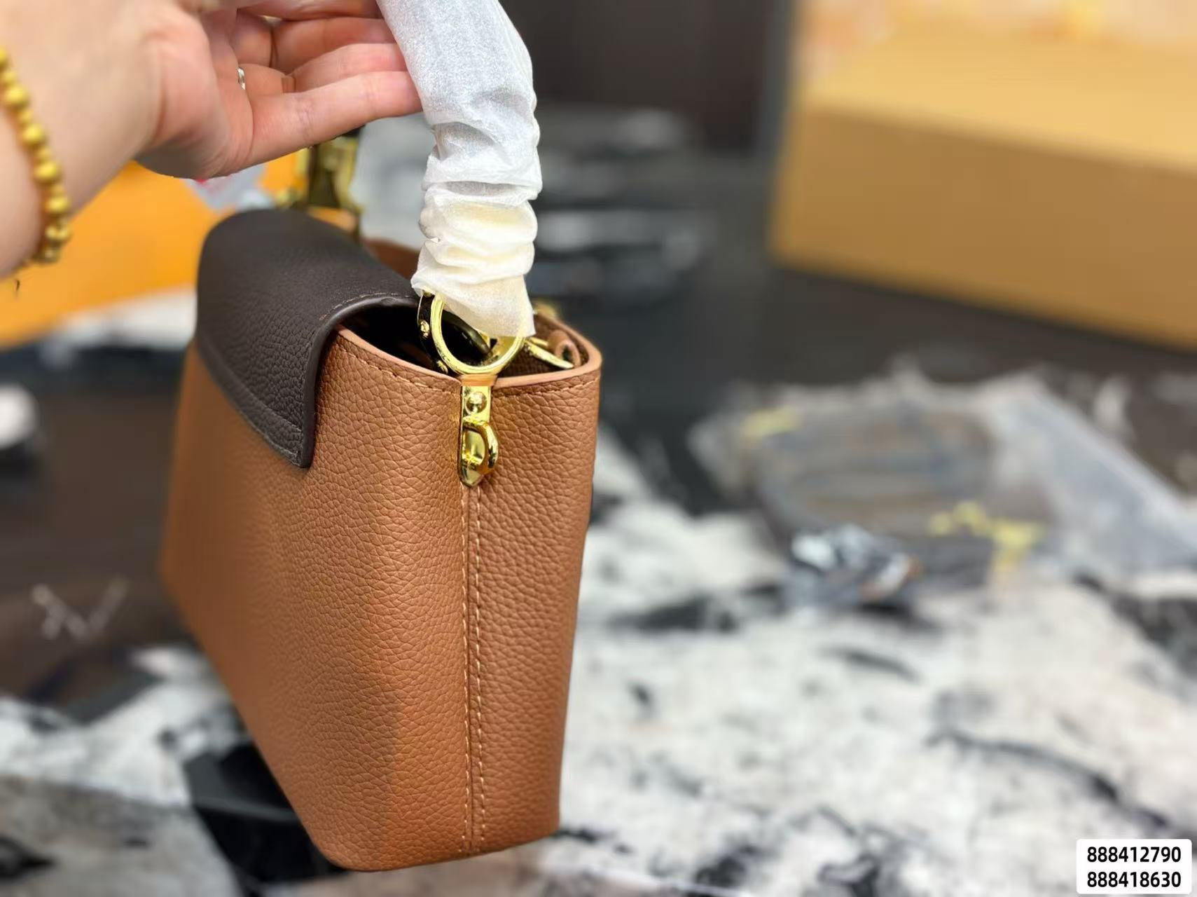 LV Capucines牛革ハンドバッグ【50％割引+送料無料】