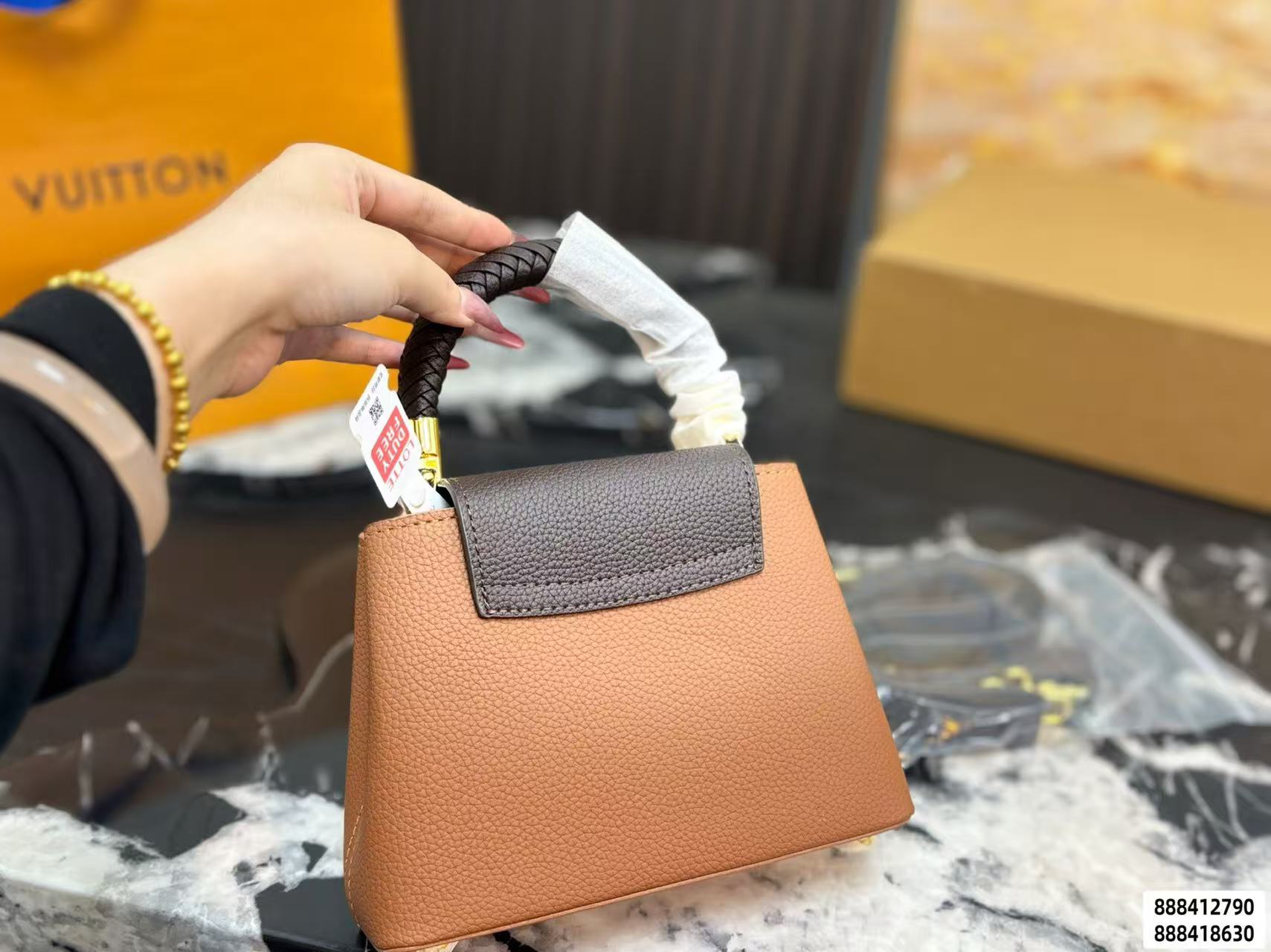LV Capucines牛革ハンドバッグ【50％割引+送料無料】
