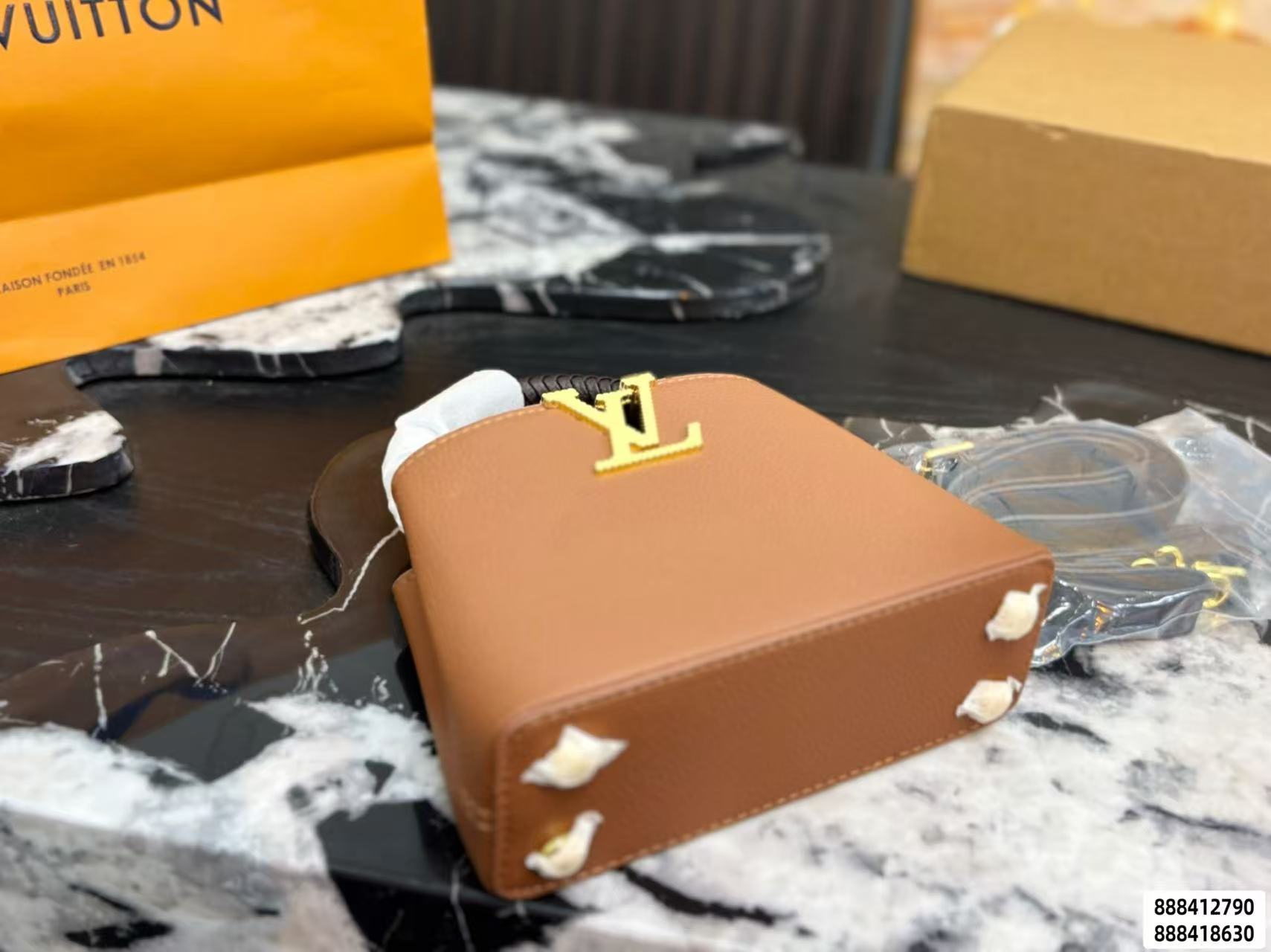 LV Capucines牛革ハンドバッグ【50％割引+送料無料】