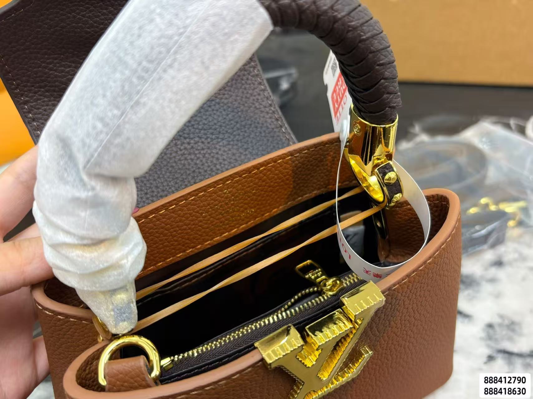 LV Capucines牛革ハンドバッグ【50％割引+送料無料】