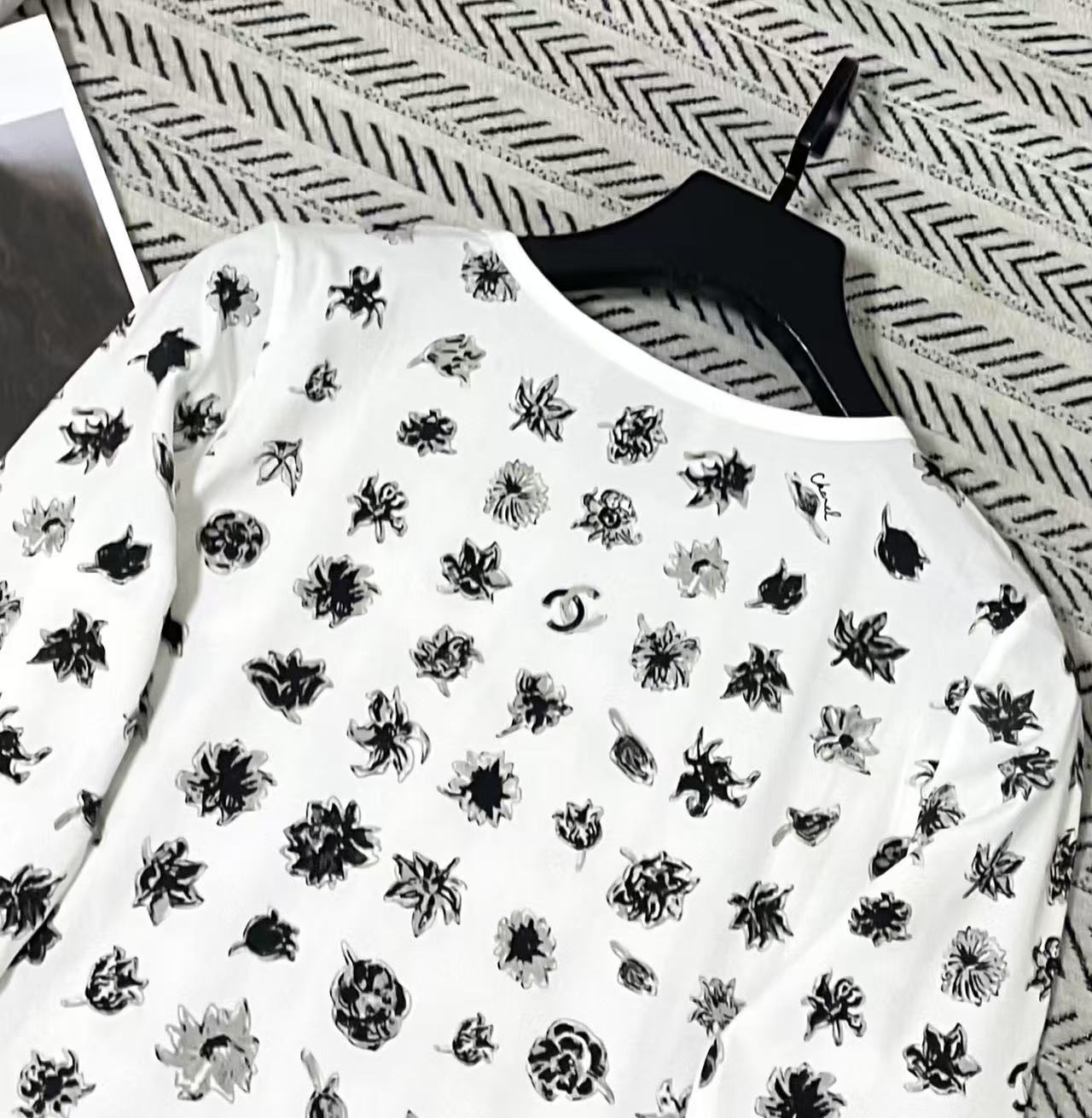 CHANE1 プリント長袖Tシャツ【50％割引+送料無料】