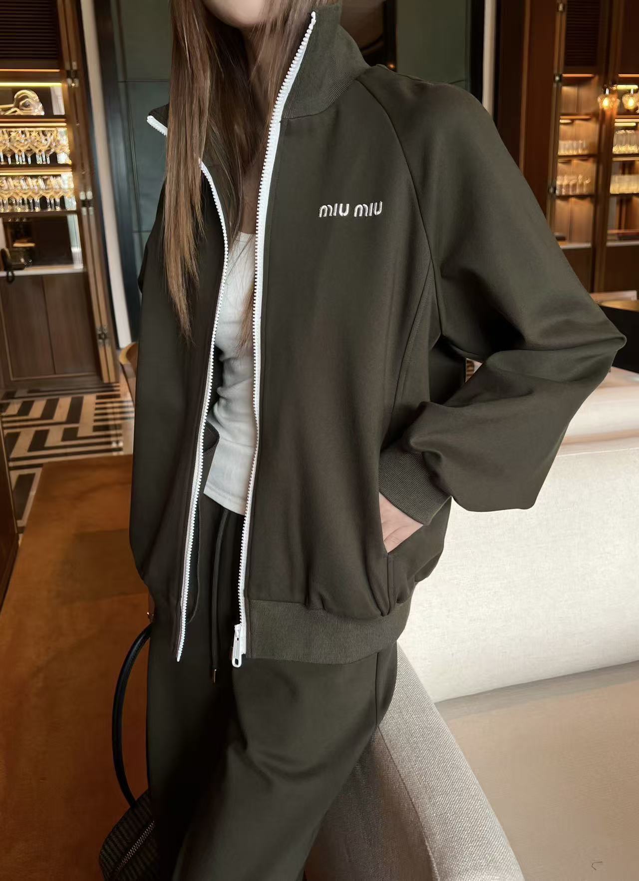 M1UM1U ジッパージャケット＋パンツ ツーピースセット【50％割引+送料無料】