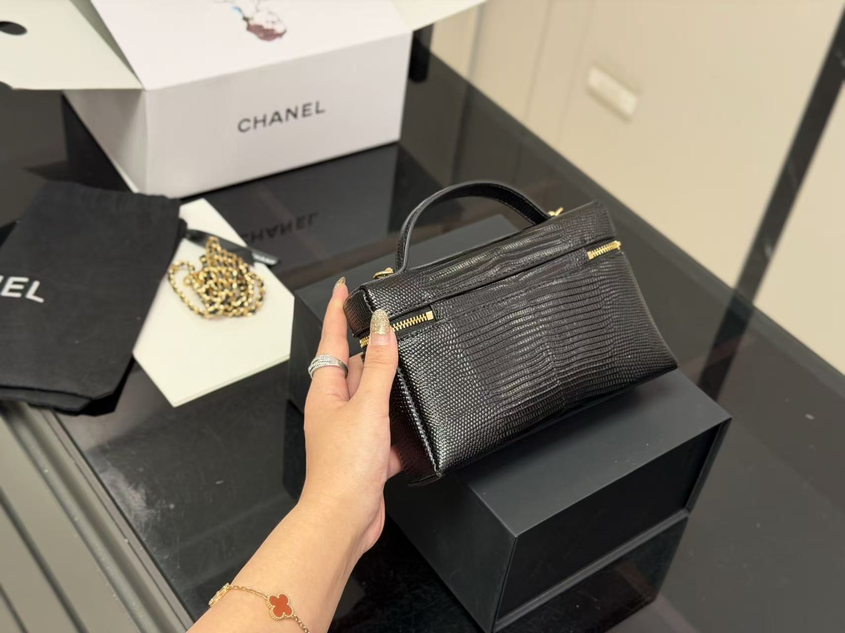 CHANE1 チェーンハンドバッグ【50％割引+送料無料】