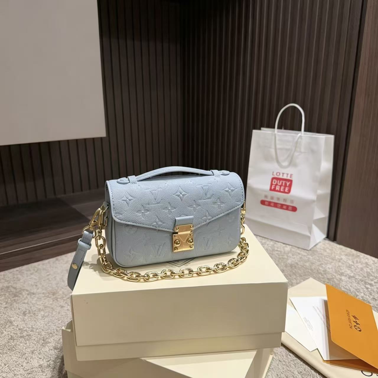 LV チェーン付きレザーショルダーバッグ【50％割引+送料無料】