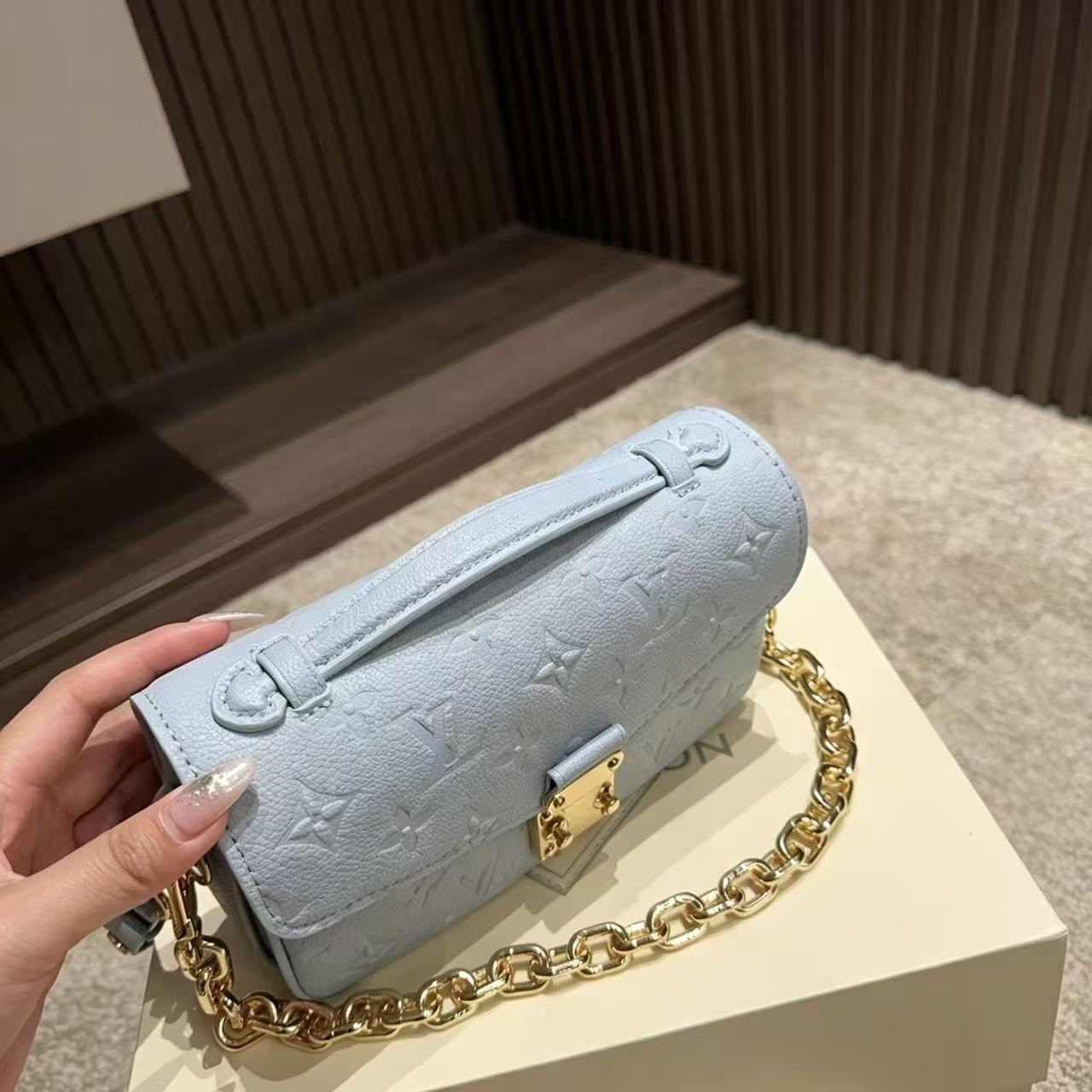 LV チェーン付きレザーショルダーバッグ【50％割引+送料無料】