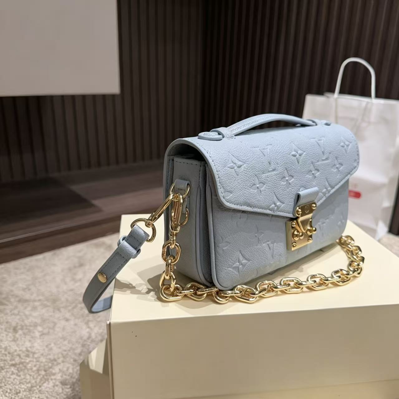 LV チェーン付きレザーショルダーバッグ【50％割引+送料無料】