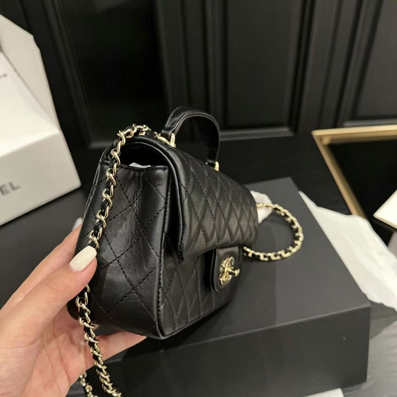 CHANE1 cf miniチェーンフラップバッグ【50％割引+送料無料】