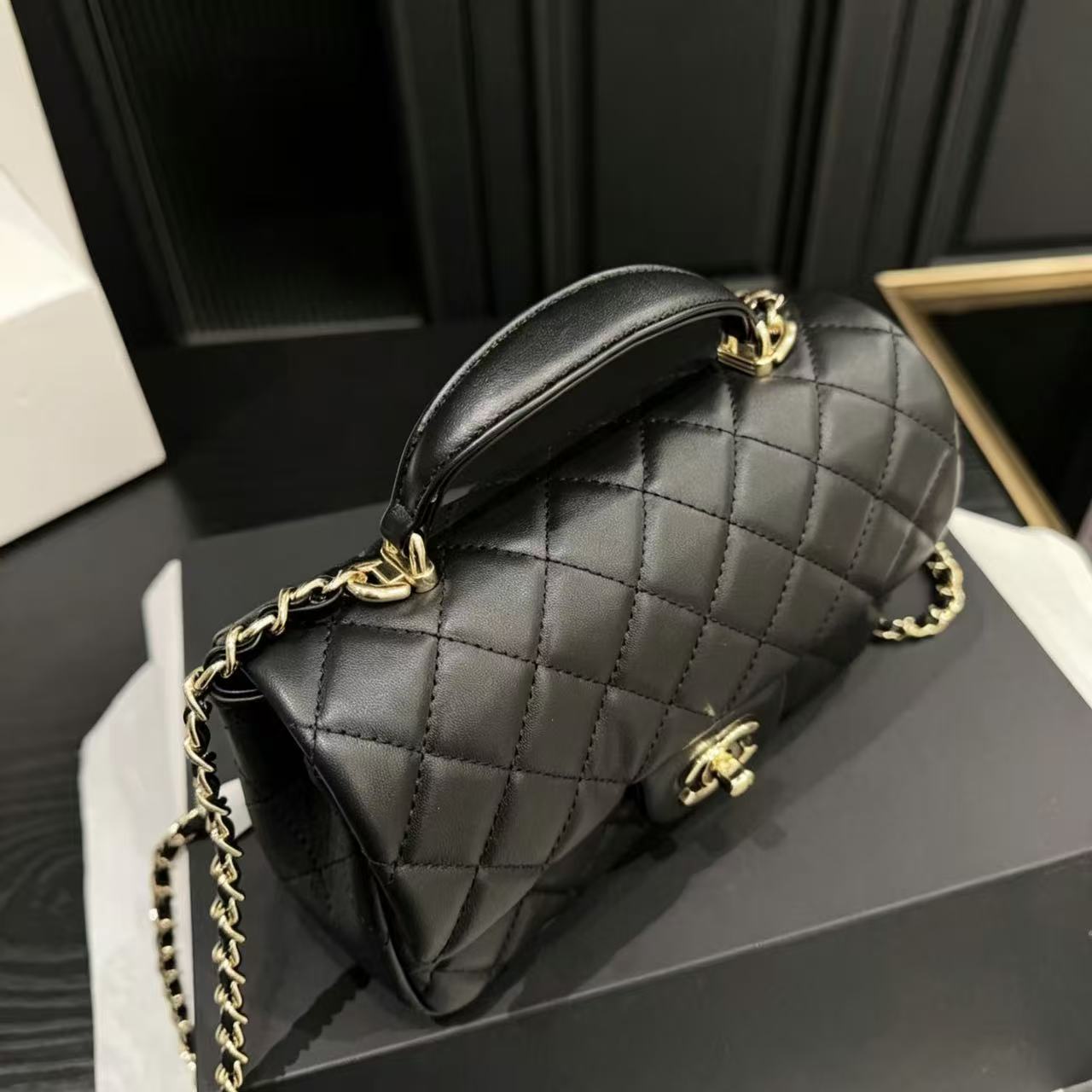 CHANE1 cf miniチェーンフラップバッグ【50％割引+送料無料】