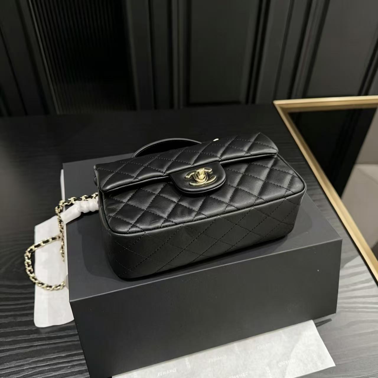 CHANE1 cf miniチェーンフラップバッグ【50％割引+送料無料】