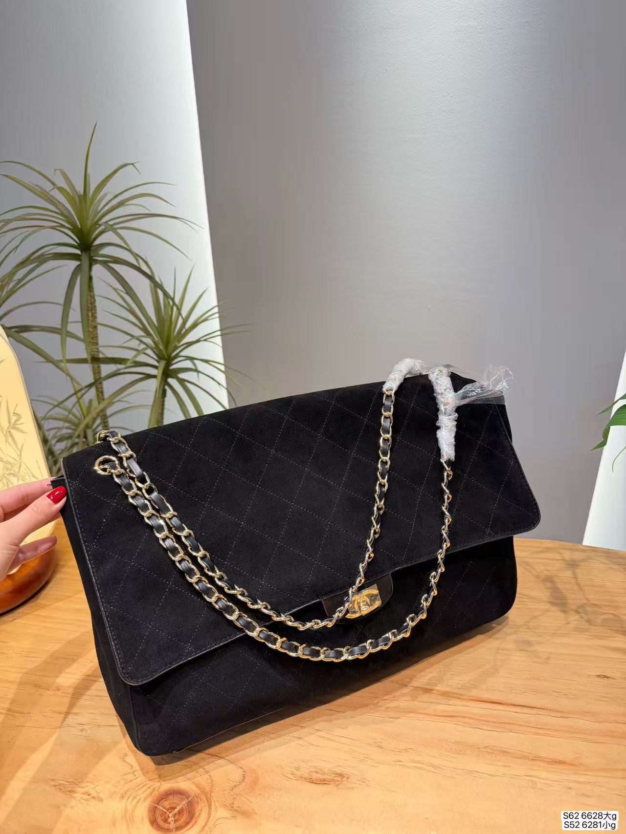 CHANEL ディアスキン チェーンショッパーバッグ【50％割引+送料無料】