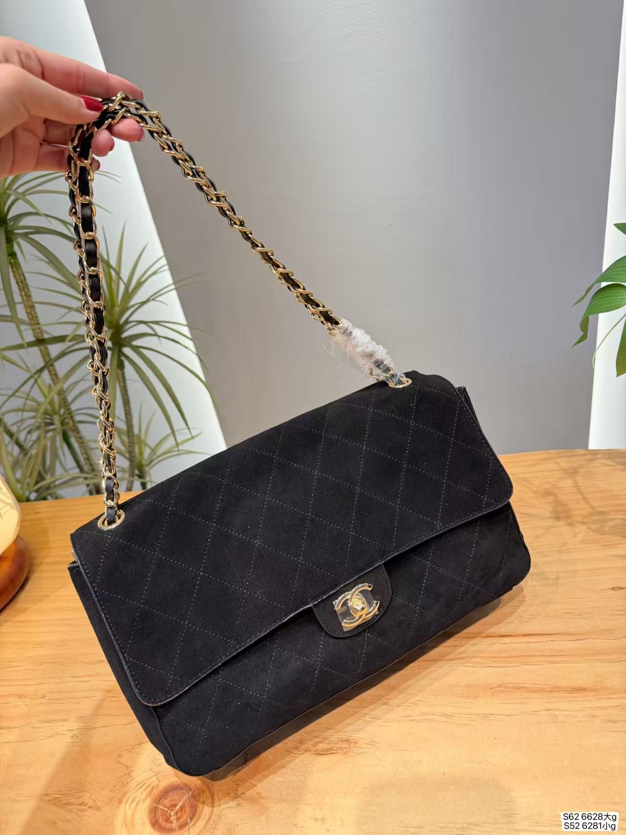CHANEL ディアスキン チェーンショッパーバッグ【50％割引+送料無料】