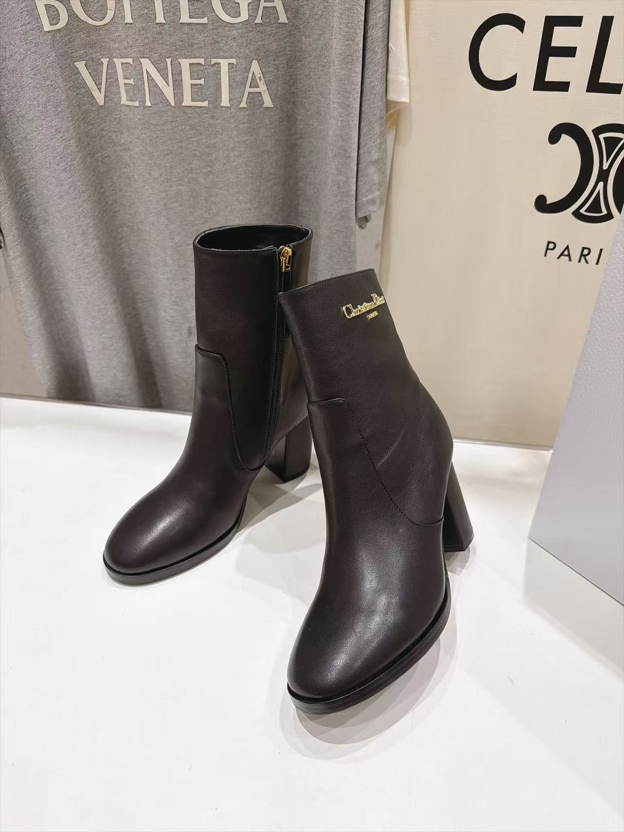 DIOR ハイクオリティ・ロゴ入り牛革ショートブーツ【50％割引+送料無料】