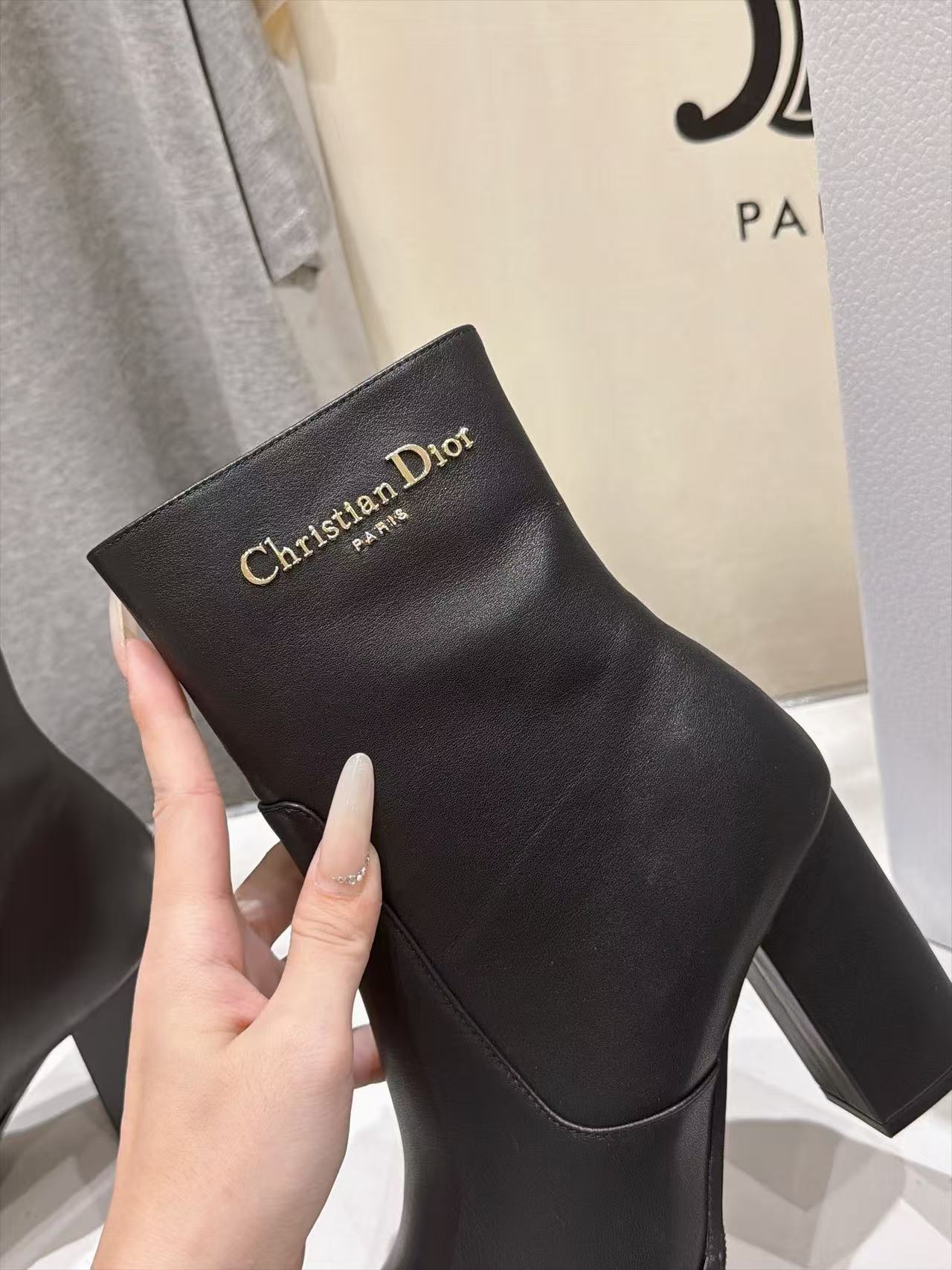 DIOR ハイクオリティ・ロゴ入り牛革ショートブーツ【50％割引+送料無料】