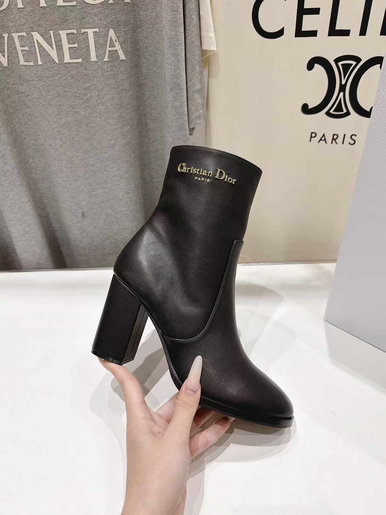 DIOR ハイクオリティ・ロゴ入り牛革ショートブーツ【50％割引+送料無料】
