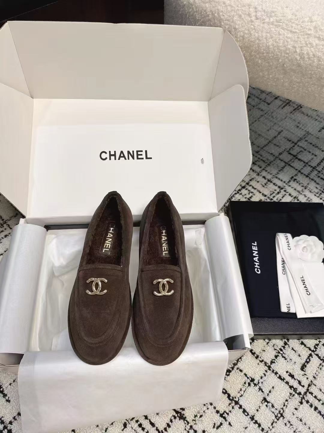 CHANE1 高品質ダブルC鹿革フラットシューズ【50％割引+送料無料】