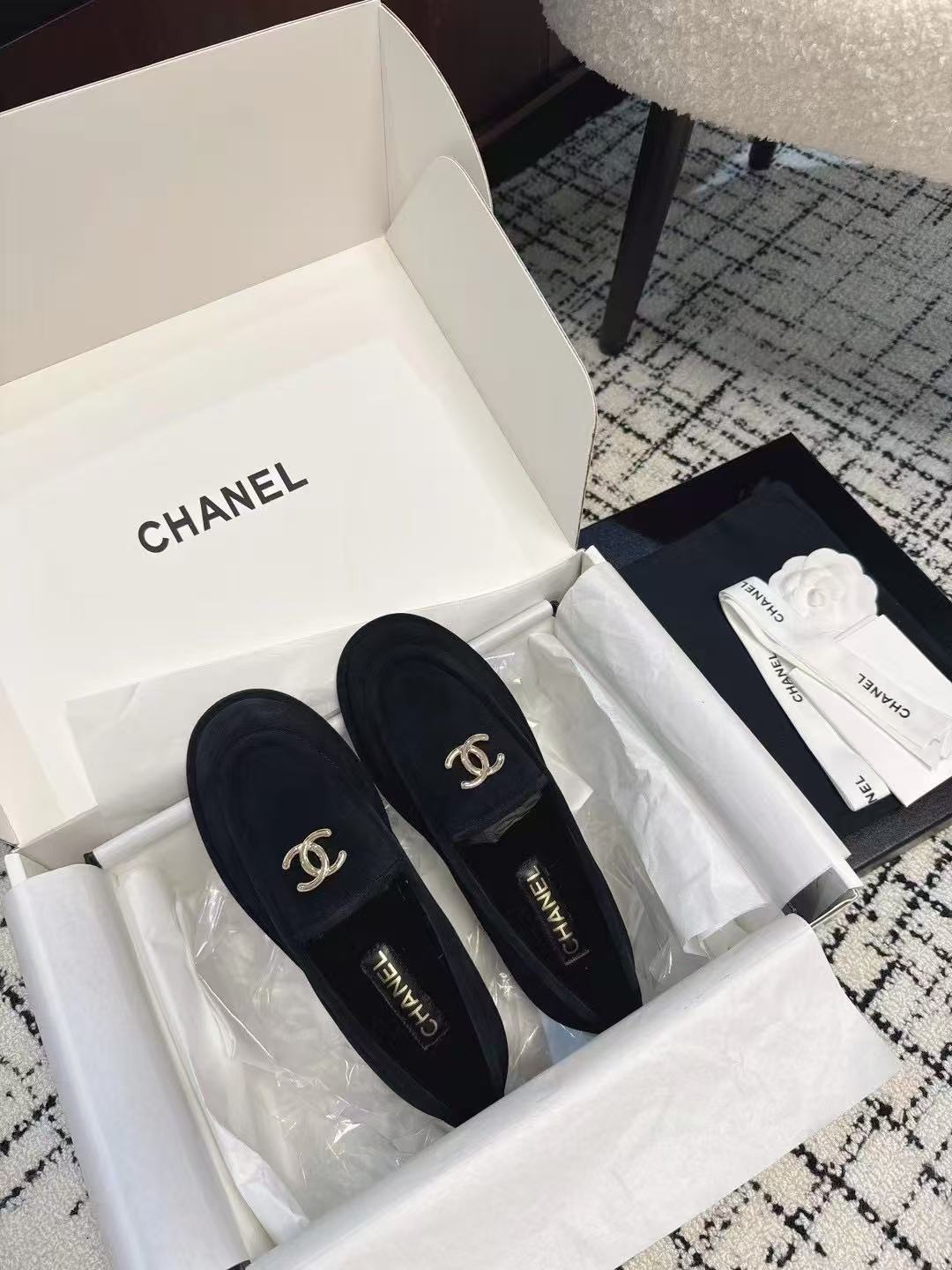 CHANE1 高品質ダブルC鹿革フラットシューズ【50％割引+送料無料】