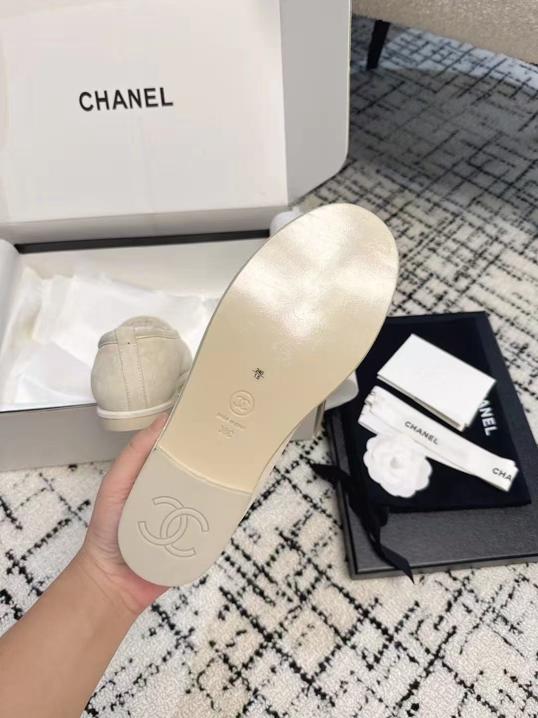 CHANE1 高品質ダブルC鹿革フラットシューズ【50％割引+送料無料】