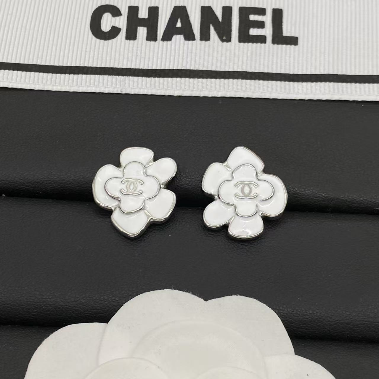 CHANE1 ダブルC カメリアイヤリング【50％割引+送料無料】