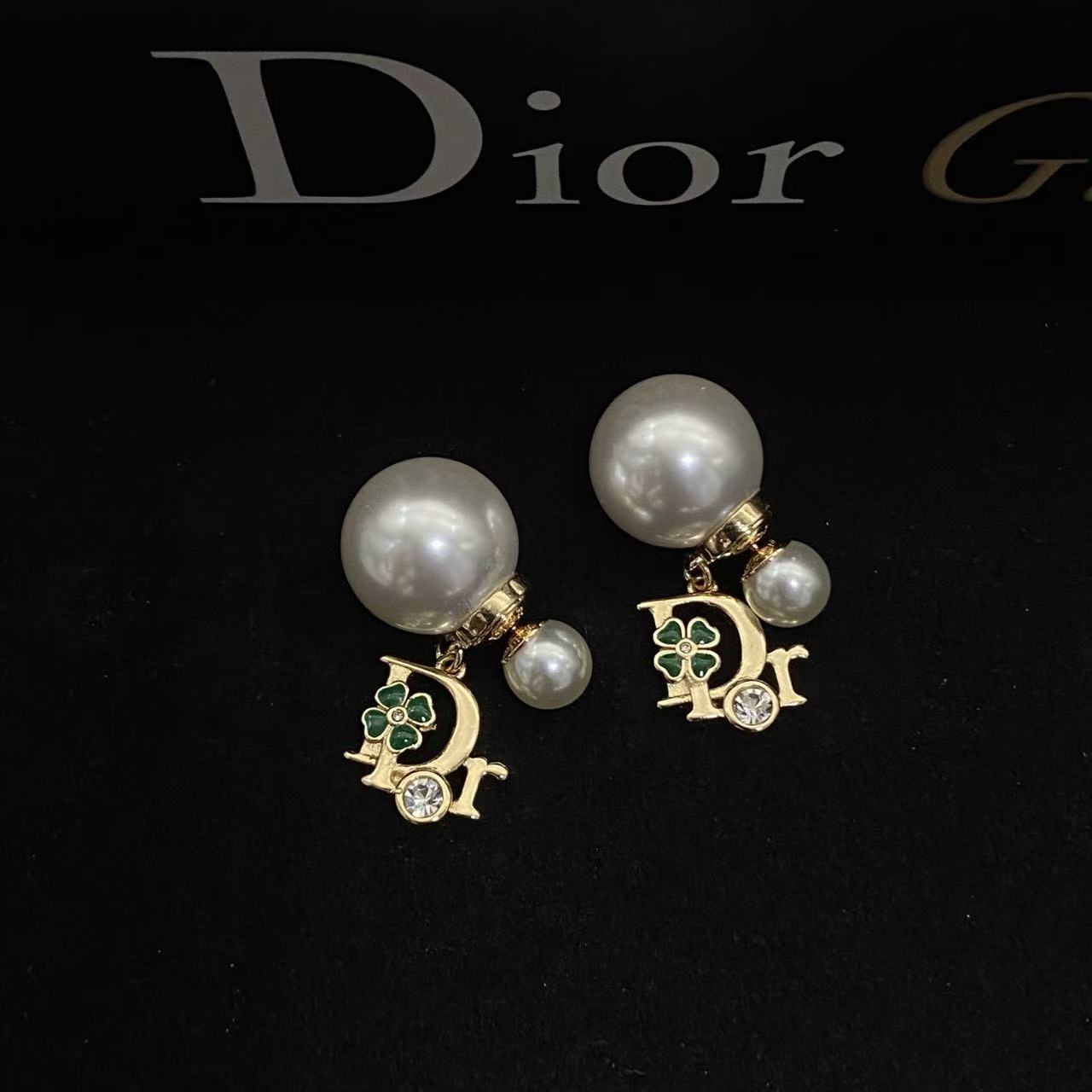 DIOR ロゴ・フラワー・パール ピアス【50％割引+送料無料】