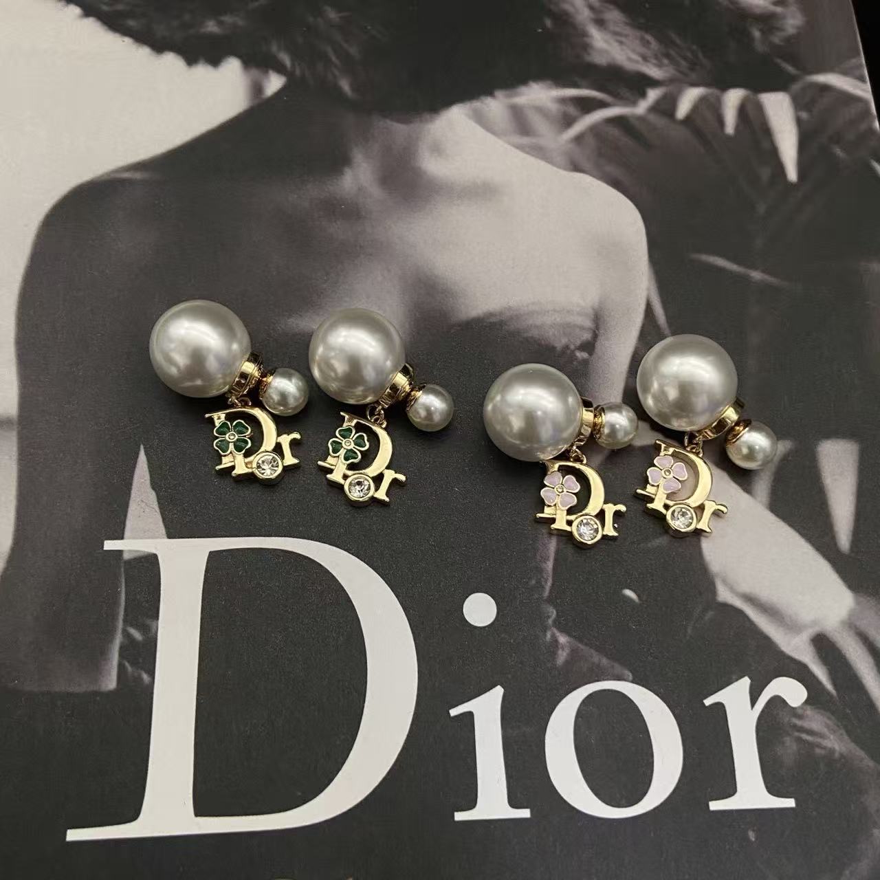 DIOR ロゴ・フラワー・パール ピアス【50％割引+送料無料】