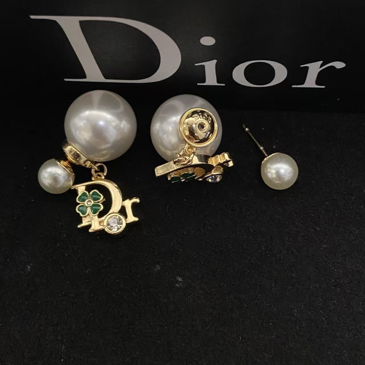 DIOR ロゴ・フラワー・パール ピアス【50％割引+送料無料】