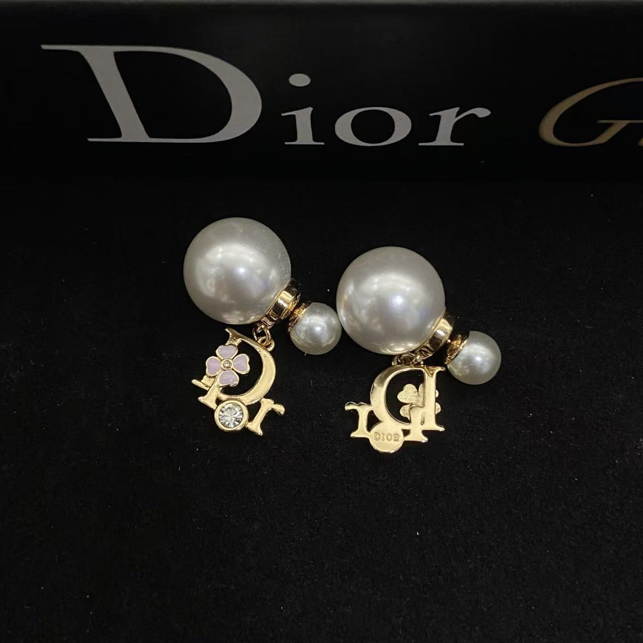 DIOR ロゴ・フラワー・パール ピアス【50％割引+送料無料】