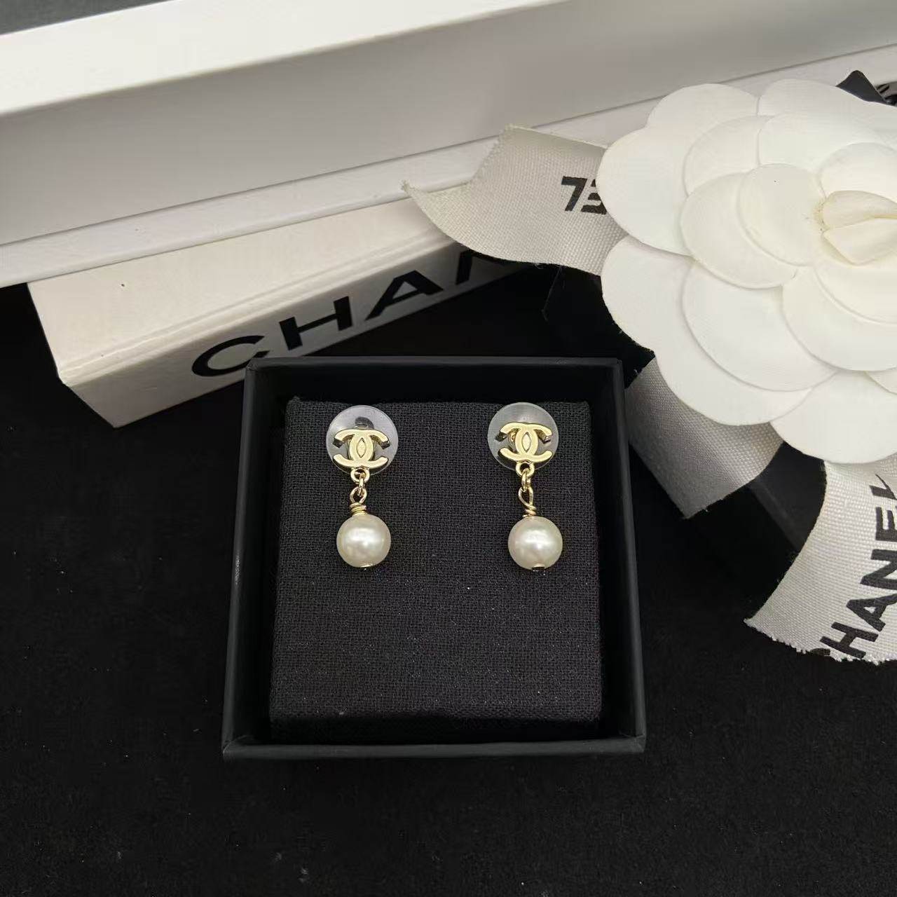 CHANE1 ダブルCパールスタッドピアス【50％割引+送料無料】