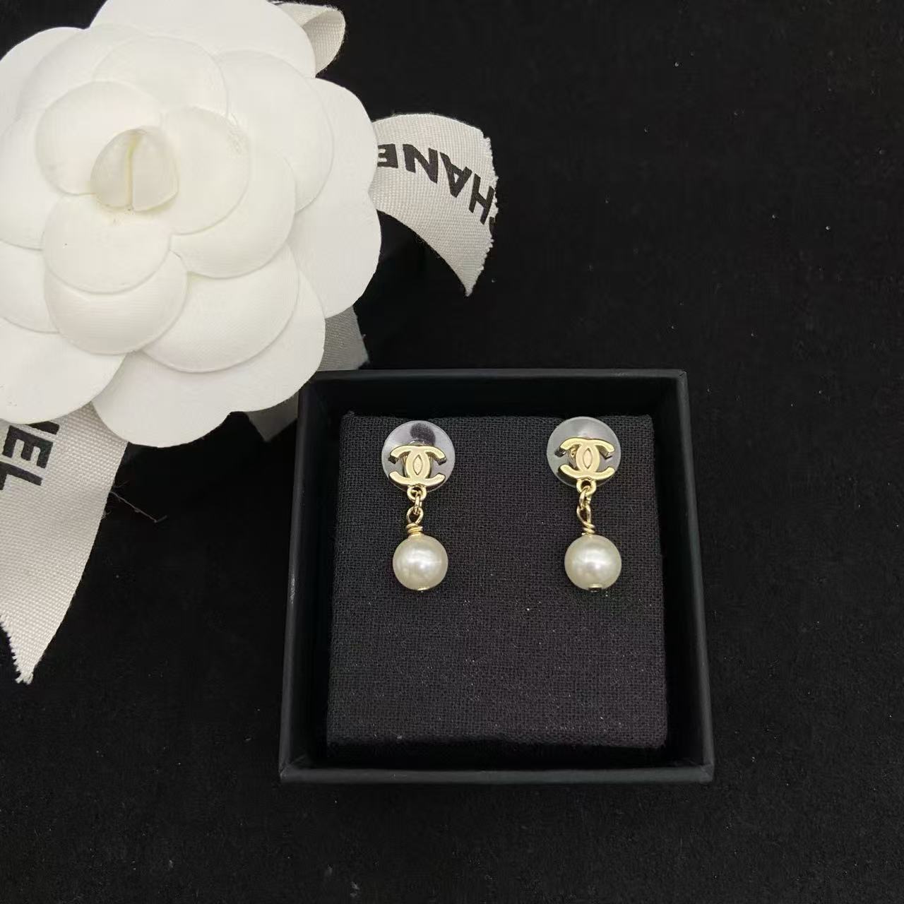 CHANE1 ダブルCパールスタッドピアス【50％割引+送料無料】