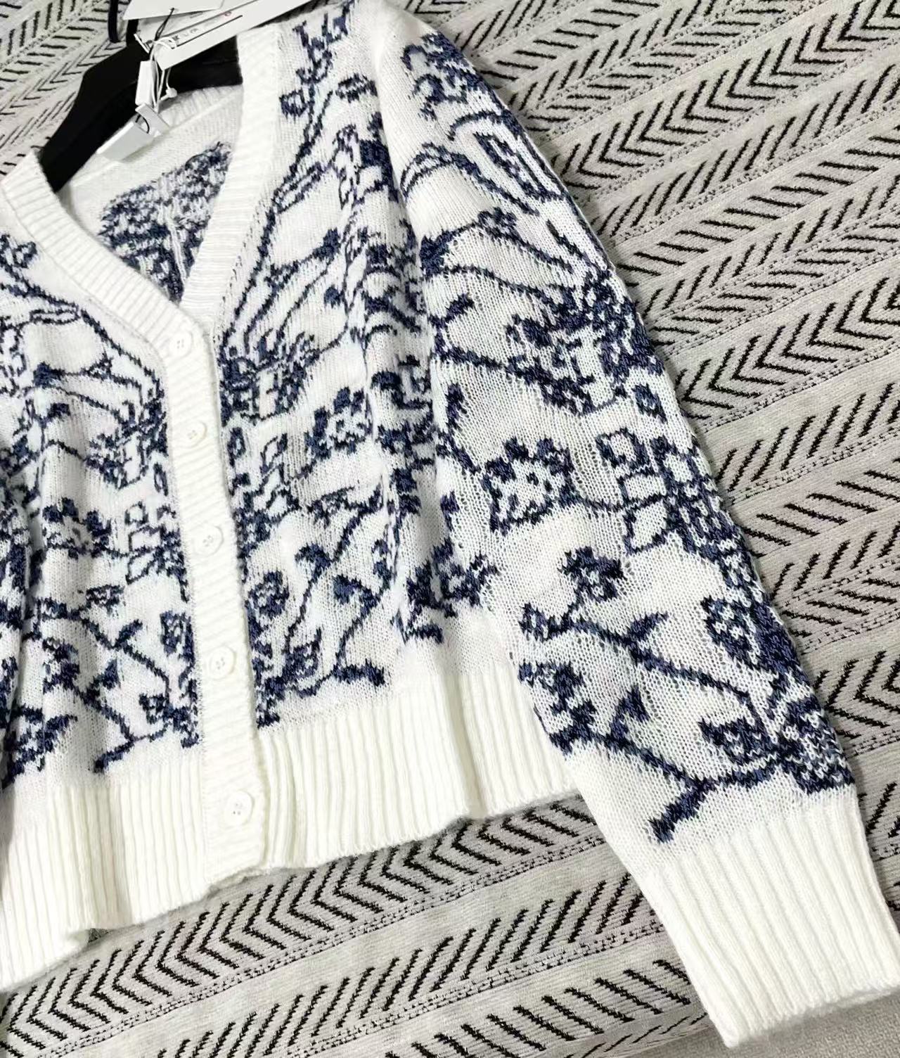 DIOR ウールプリント Vネックカーディガン【50％割引+送料無料】