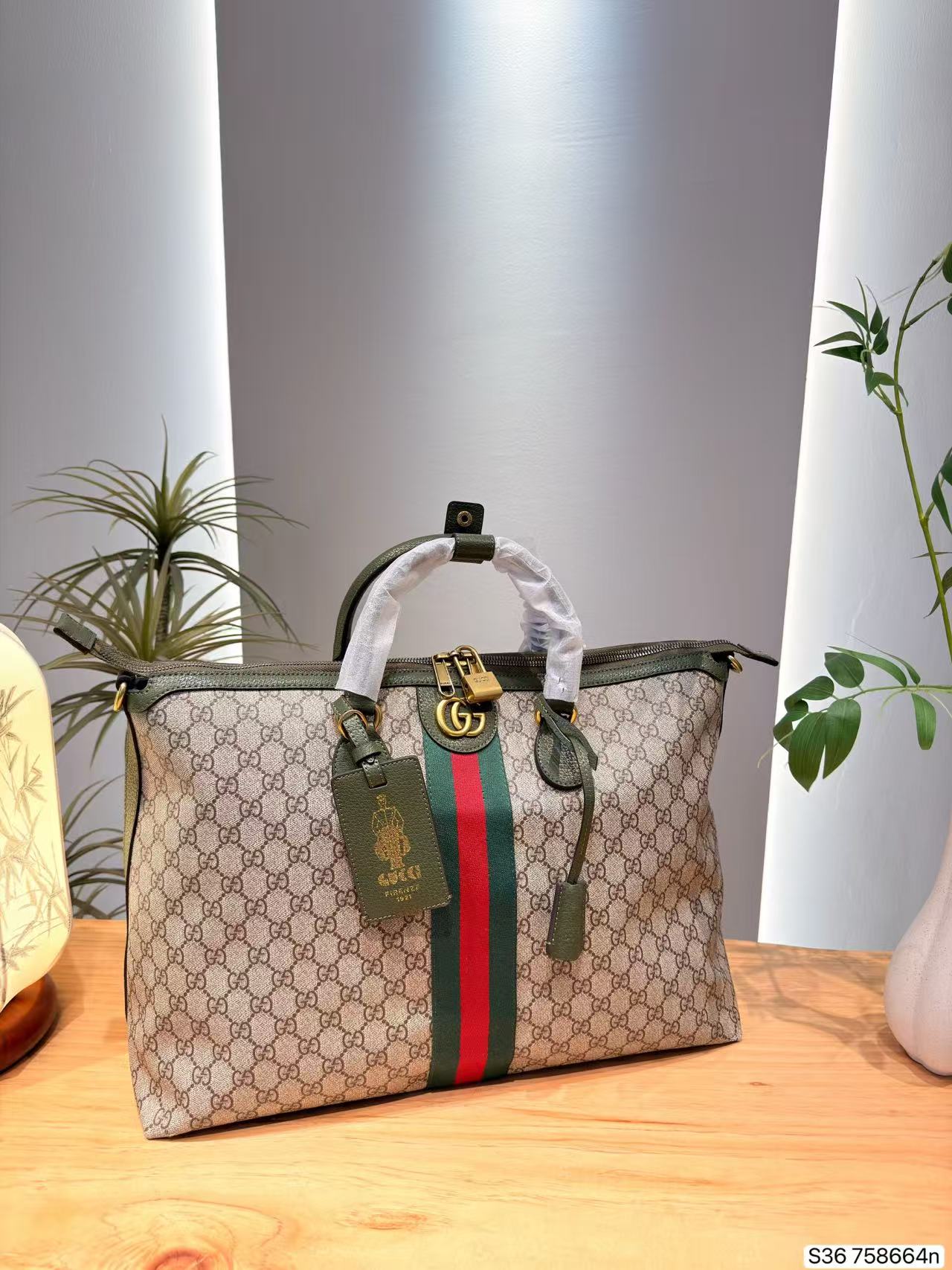 GUCCI プリント入りトラベルバッグ【50％割引+送料無料】