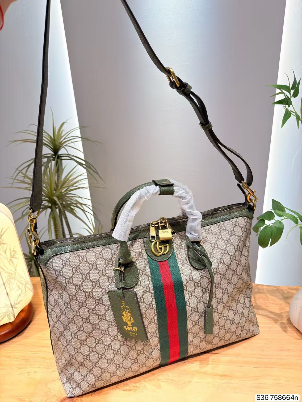 GUCCI プリント入りトラベルバッグ【50％割引+送料無料】