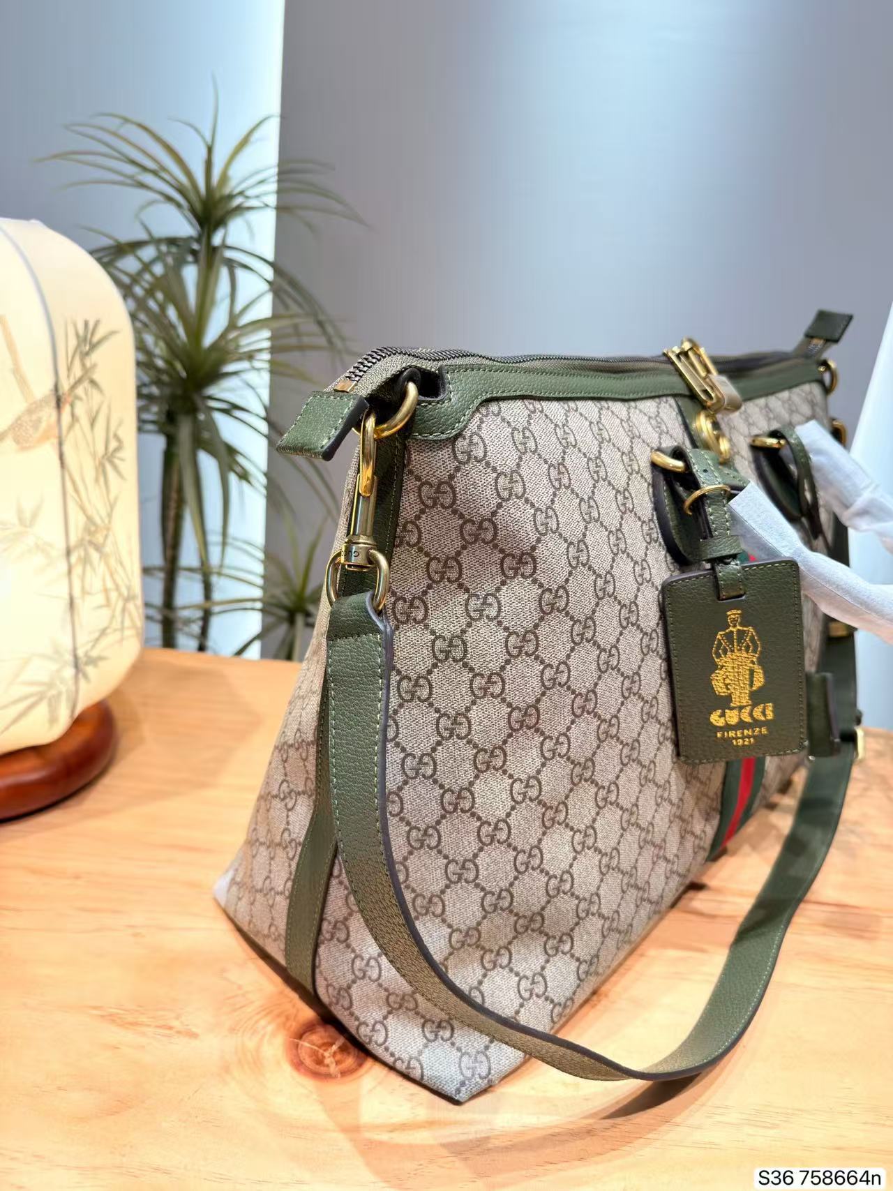 GUCCI プリント入りトラベルバッグ【50％割引+送料無料】