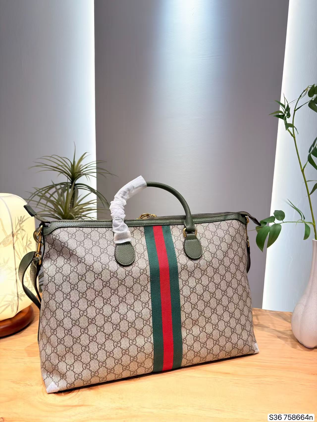GUCCI プリント入りトラベルバッグ【50％割引+送料無料】