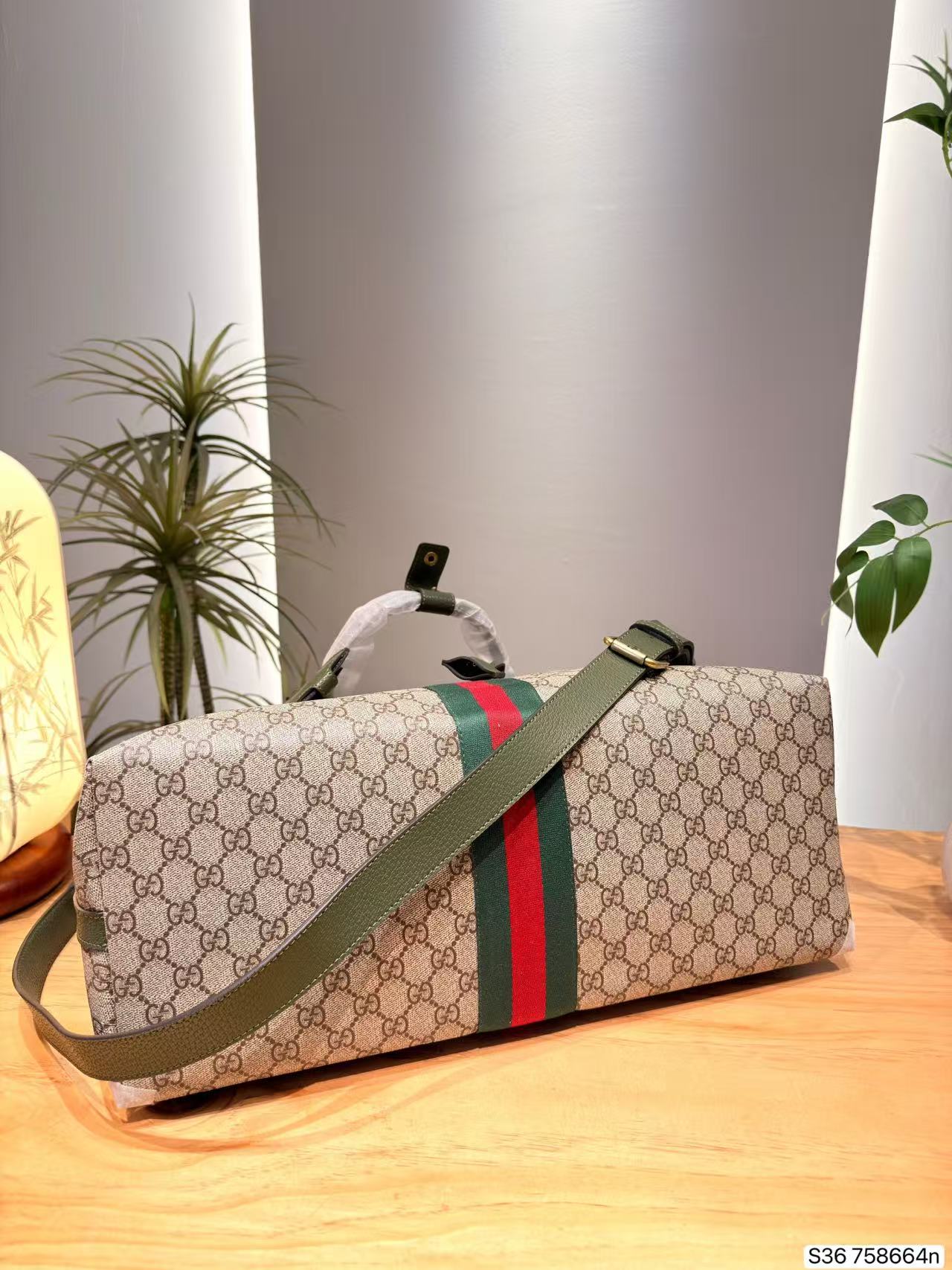 GUCCI プリント入りトラベルバッグ【50％割引+送料無料】