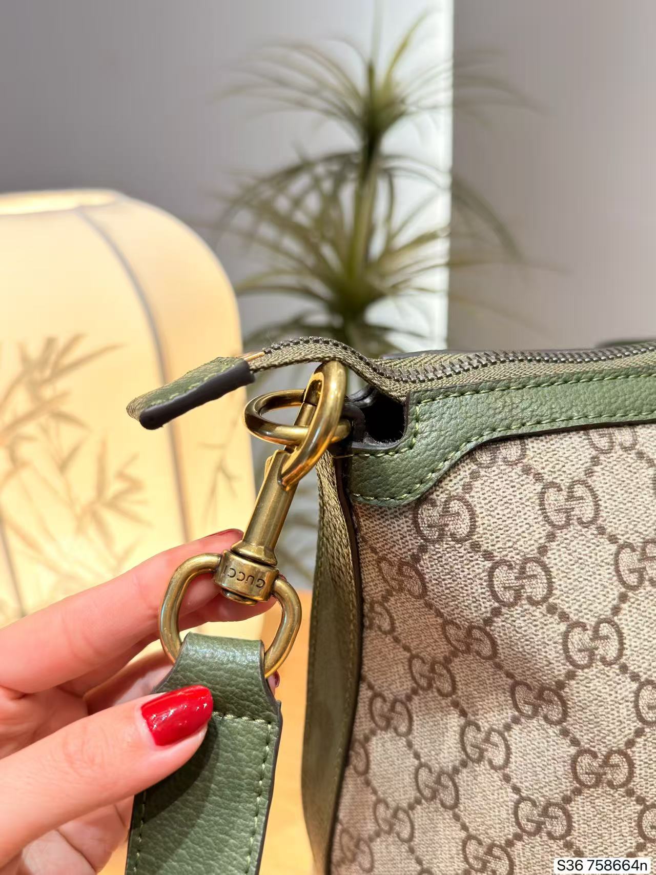 GUCCI プリント入りトラベルバッグ【50％割引+送料無料】