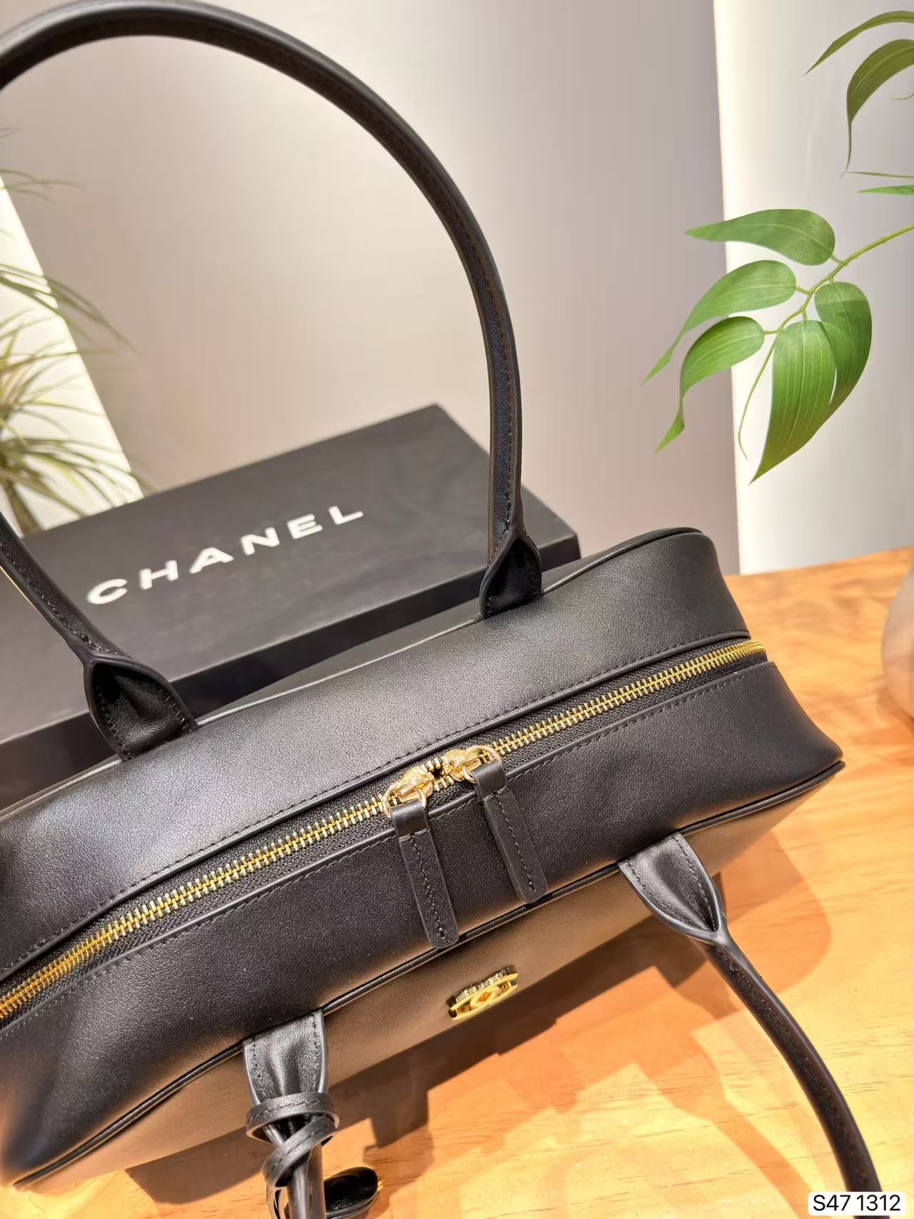 CHANE1 ダブルC レザーショルダーバッグ【50％割引+送料無料】