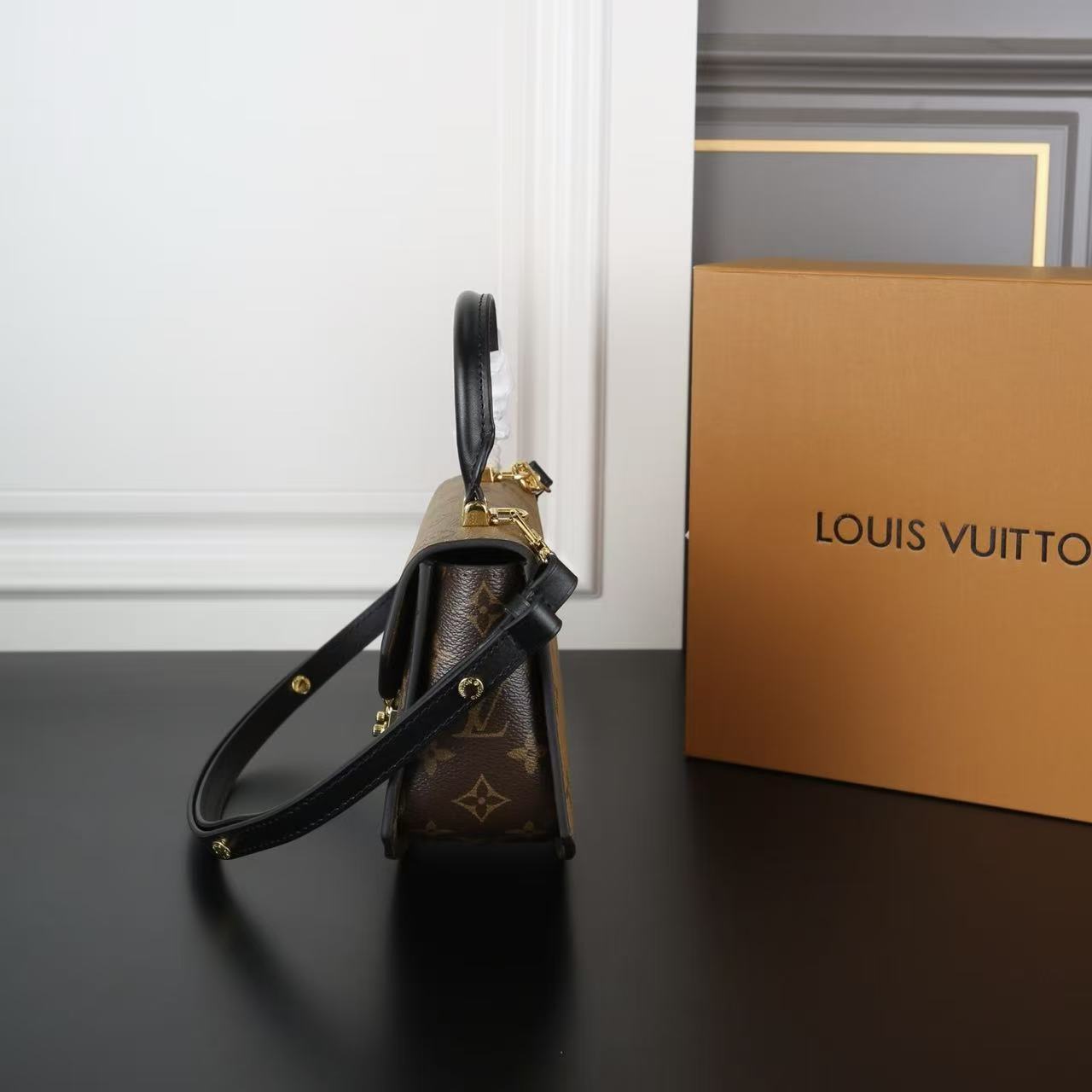 LV 扇子型ハンドバッグ【50％割引+送料無料】