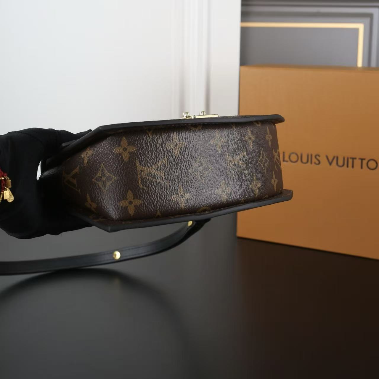 LV 扇子型ハンドバッグ【50％割引+送料無料】
