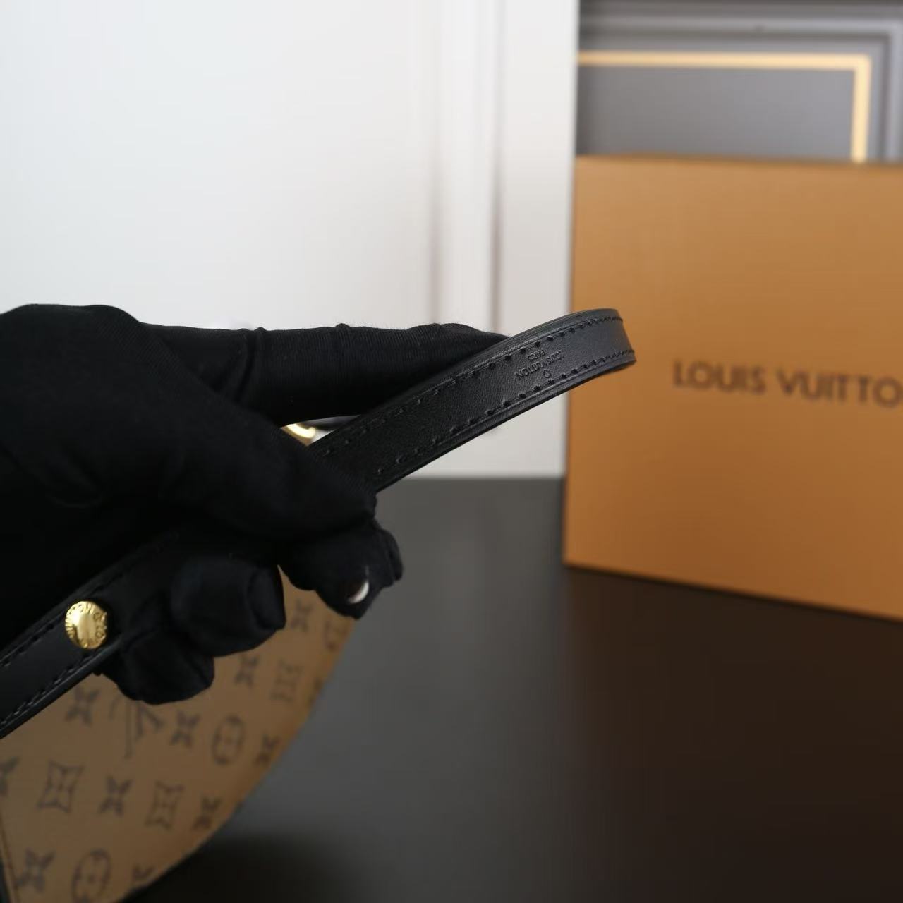 LV 扇子型ハンドバッグ【50％割引+送料無料】