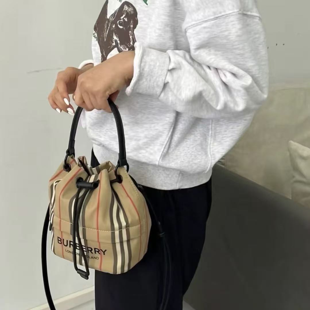 BURBERRY チェック柄バケットバッグ【50％割引+送料無料】