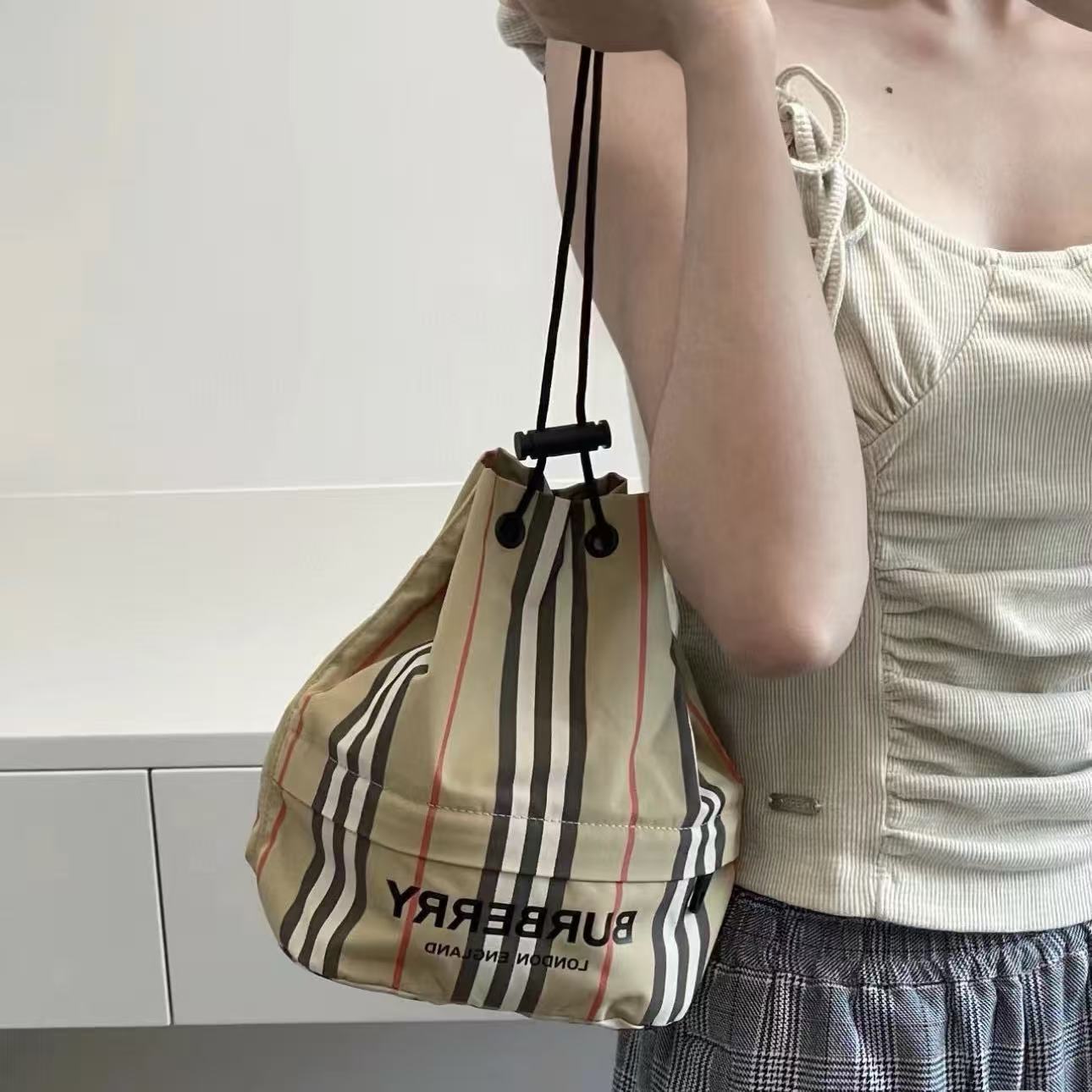 BURBERRY チェック柄バケットバッグ【50％割引+送料無料】